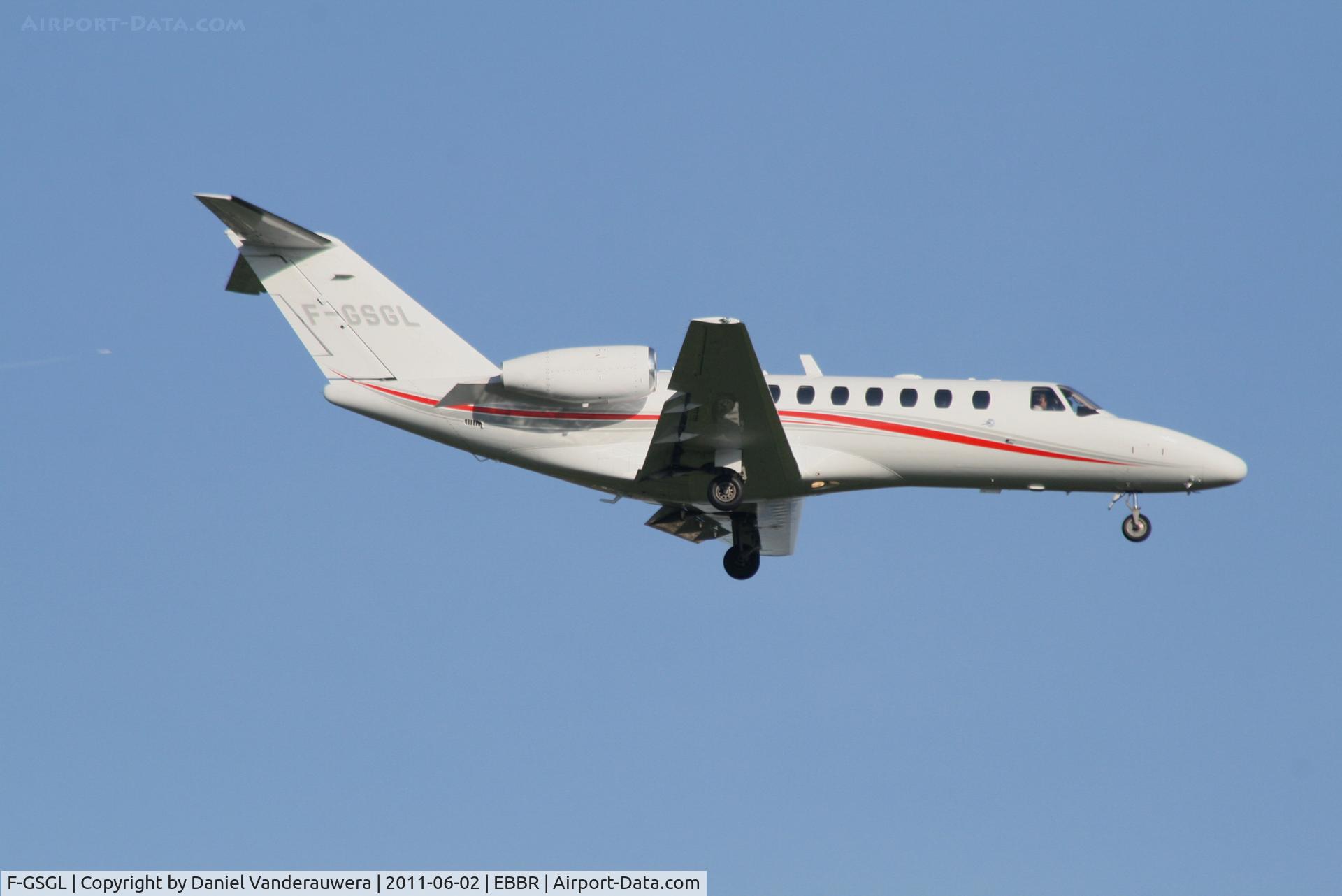 F-GSGL, 2007 Cessna 525B CitationJet CJ3 C/N 525B-0178, Descending to RWY 02