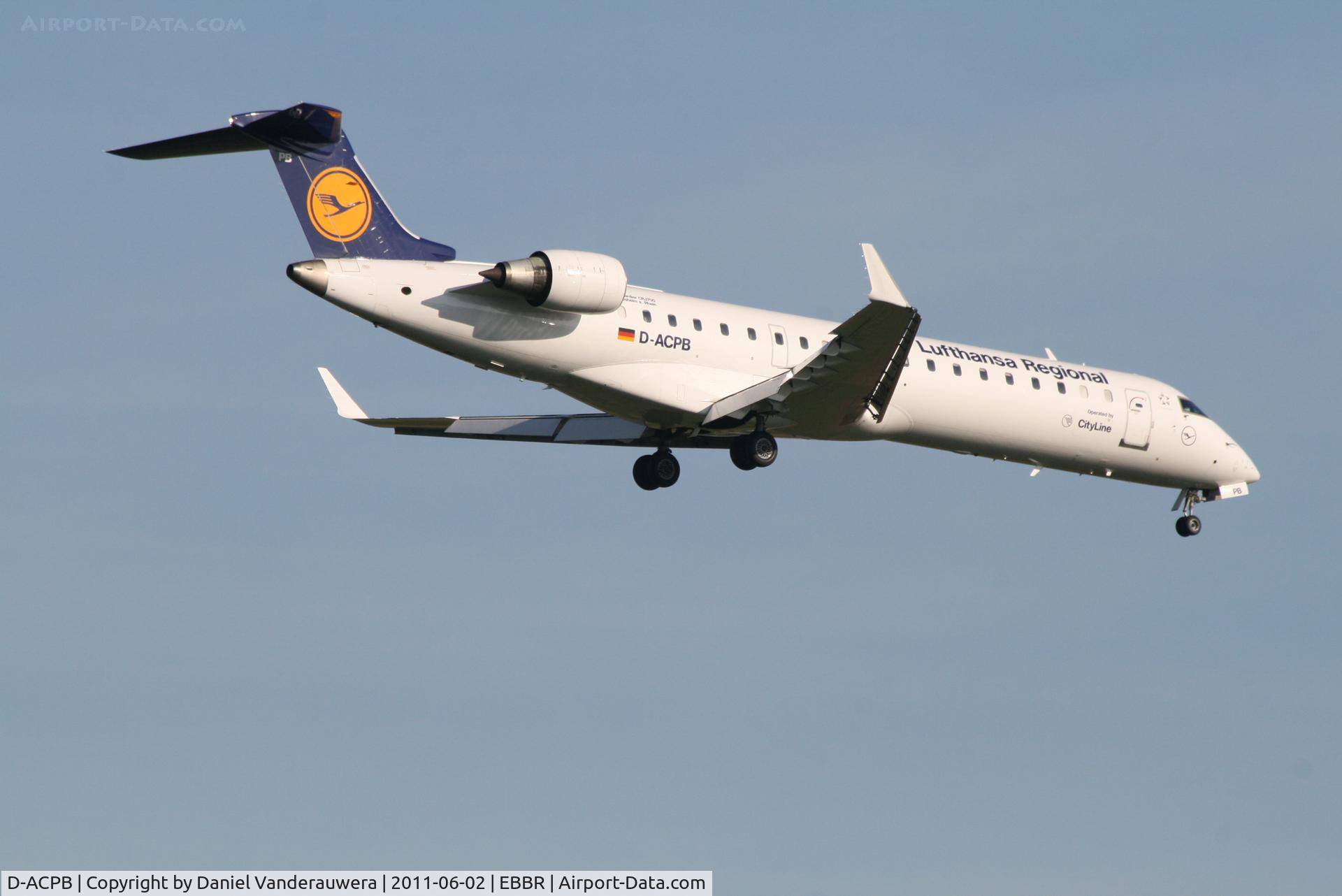 D-ACPB, 2001 Canadair CRJ-701ER (CL-600-2C10) Regional Jet C/N 10013, Flight LH3354 is descending to RWY 02