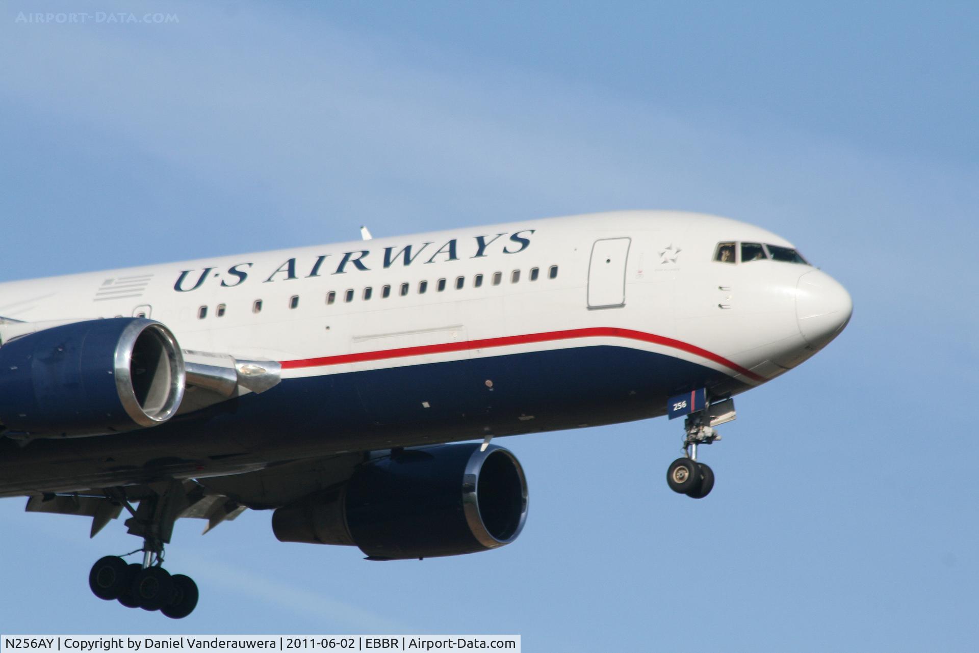 N256AY, 1993 Boeing 767-2B7 C/N 26847, Arrival of flight US750 to RWY 02