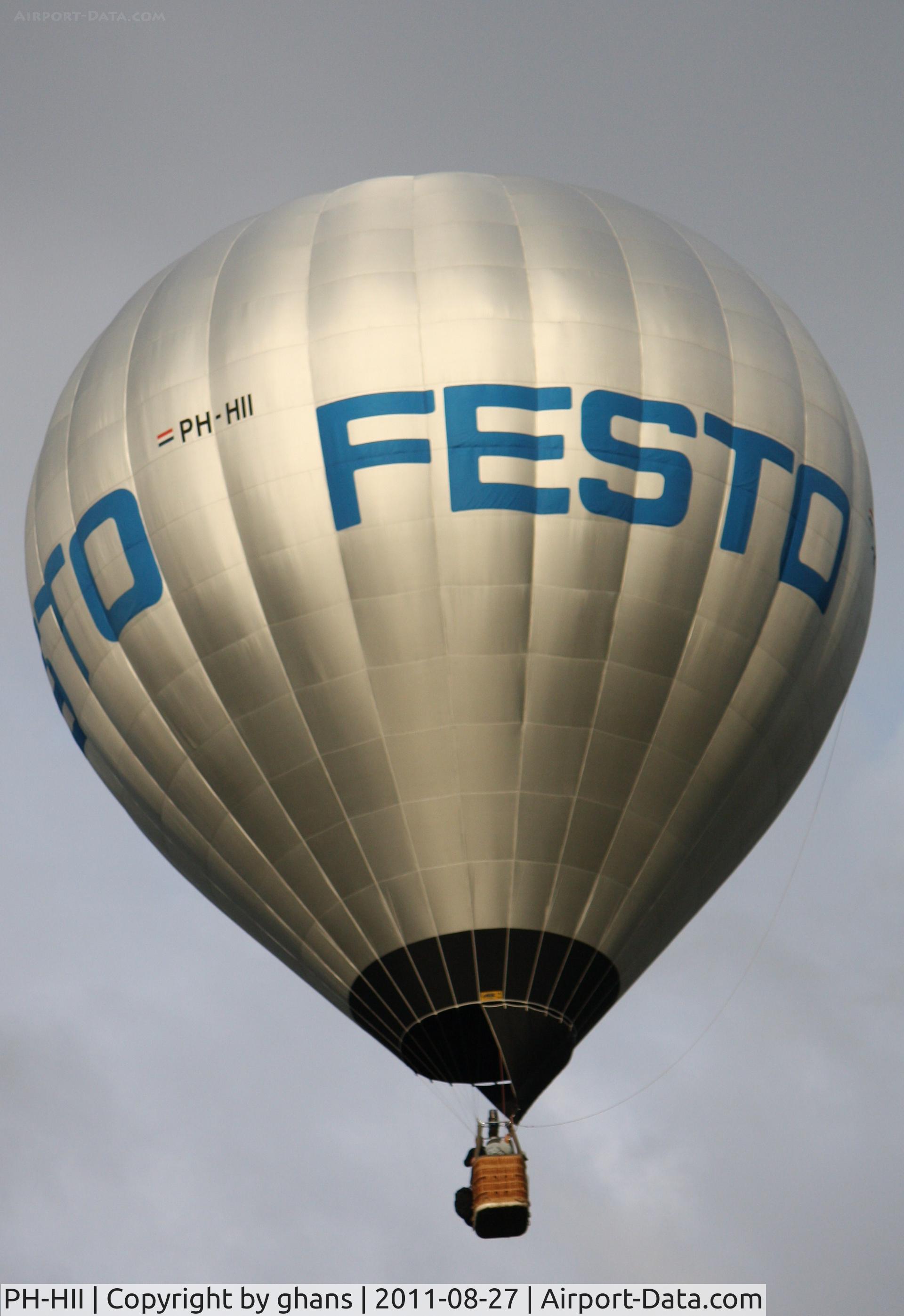 PH-HII, Ultra Magic M-105 C/N 105/164, Festo