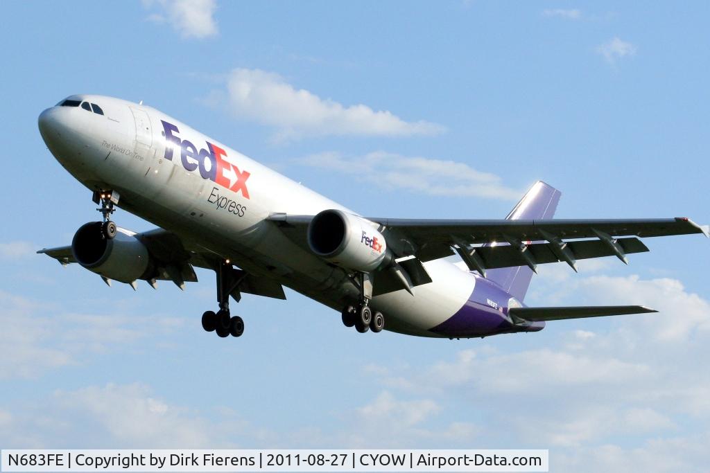 N683FE, 1999 Airbus A300F4-605R C/N 0801, Approaching rwy 25 in the early morning