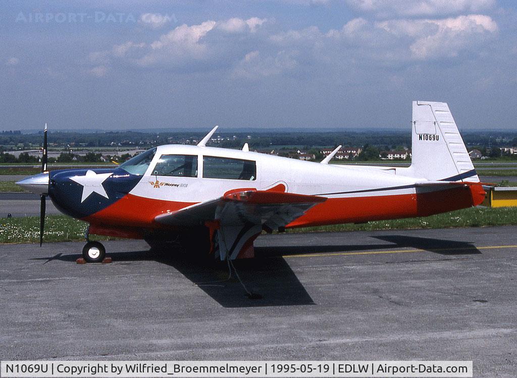 N1069U, 1981 Mooney M20J 201 C/N 24-1123, Parked on GA-Apron at DTM.