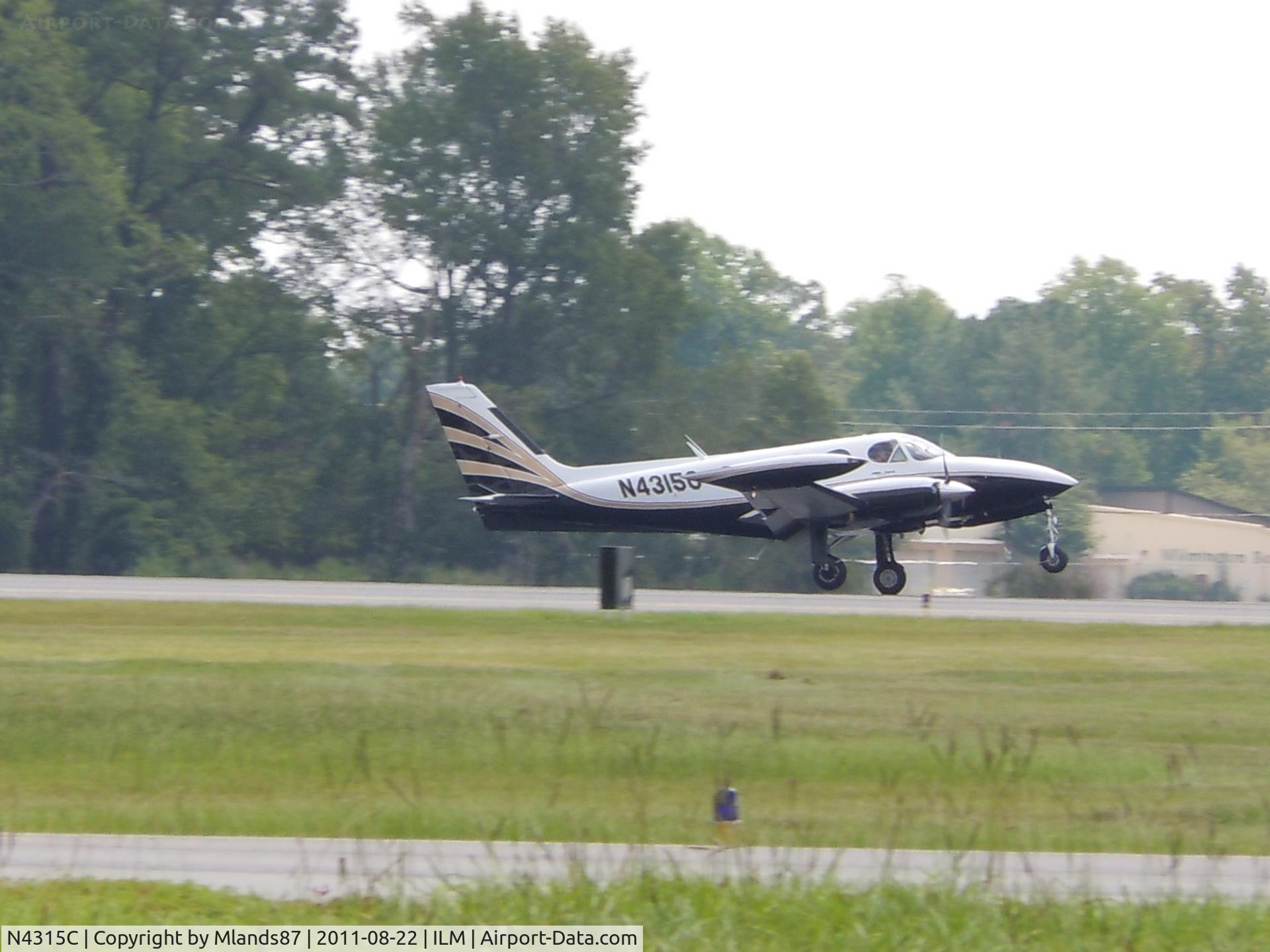N4315C, 1978 Cessna 340A C/N 340A0532, One wheel down