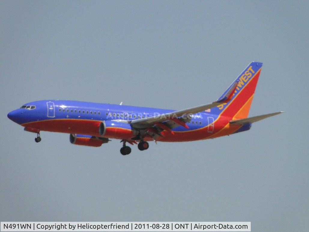 N491WN, 2004 Boeing 737-7H4 C/N 33867, On final for runway 26R