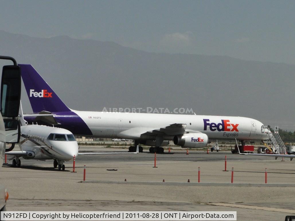 N912FD, 1988 Boeing 757-28A C/N 24260, Parked in the holding area and waiting to be loaded