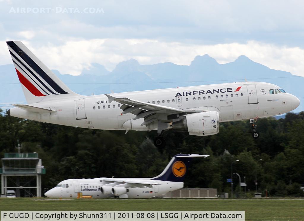 F-GUGD, 2003 Airbus A318-111 C/N 2081, Landing rwy 23