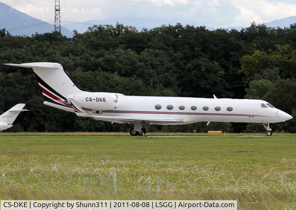 CS-DKE, 2005 Gulfstream Aerospace GV-SP (G550) C/N 5094, Ready for take off rwy 23