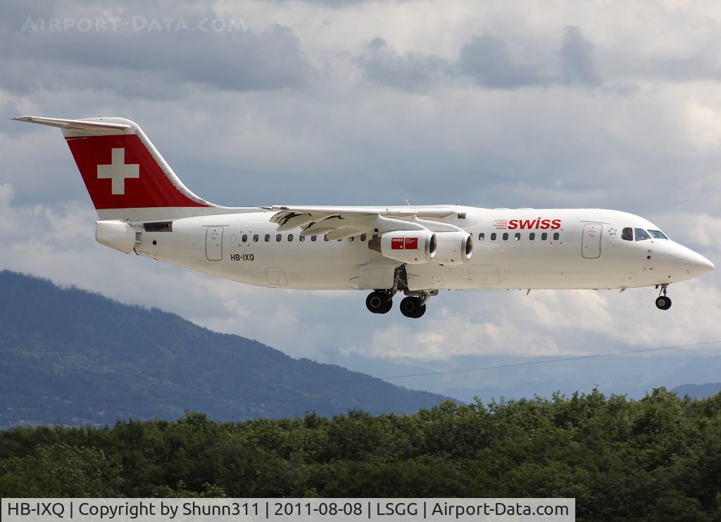 HB-IXQ, 1996 British Aerospace Avro 146-RJ100 C/N E3282, Landing rwy 23