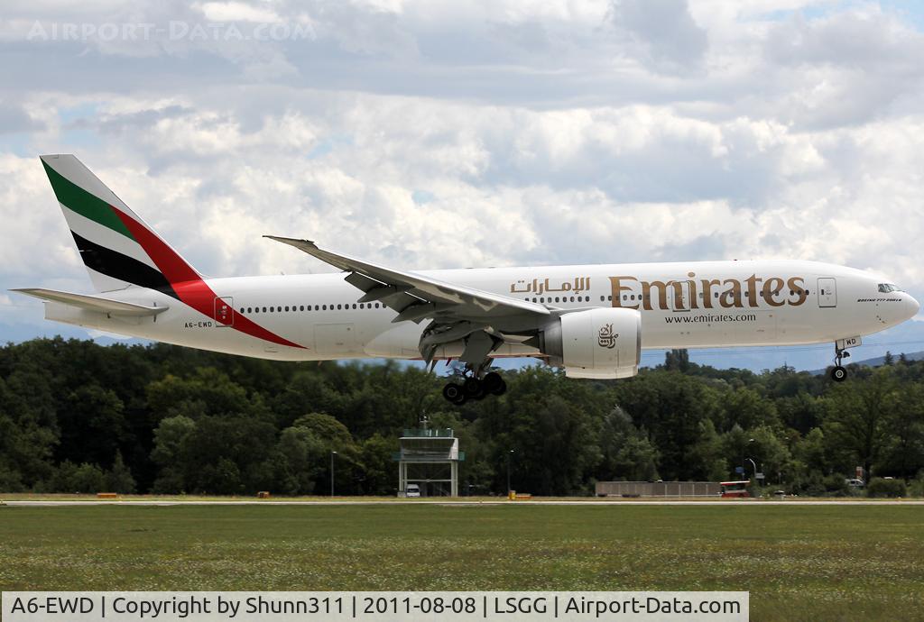 A6-EWD, 2007 Boeing 777-21H/LR C/N 35577, Landing rwy 23