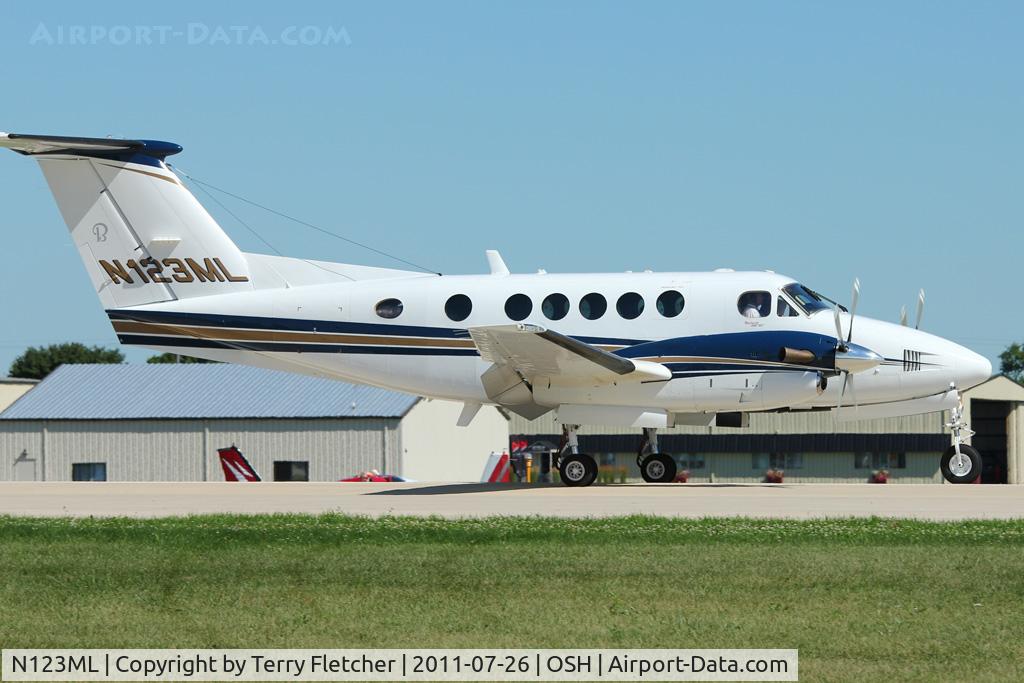 N123ML, 1997 Raytheon Aircraft Company B200 C/N BB-1587, 1997 Raytheon Aircraft Company B200, c/n: BB-1587 at 2011 Oshkosh