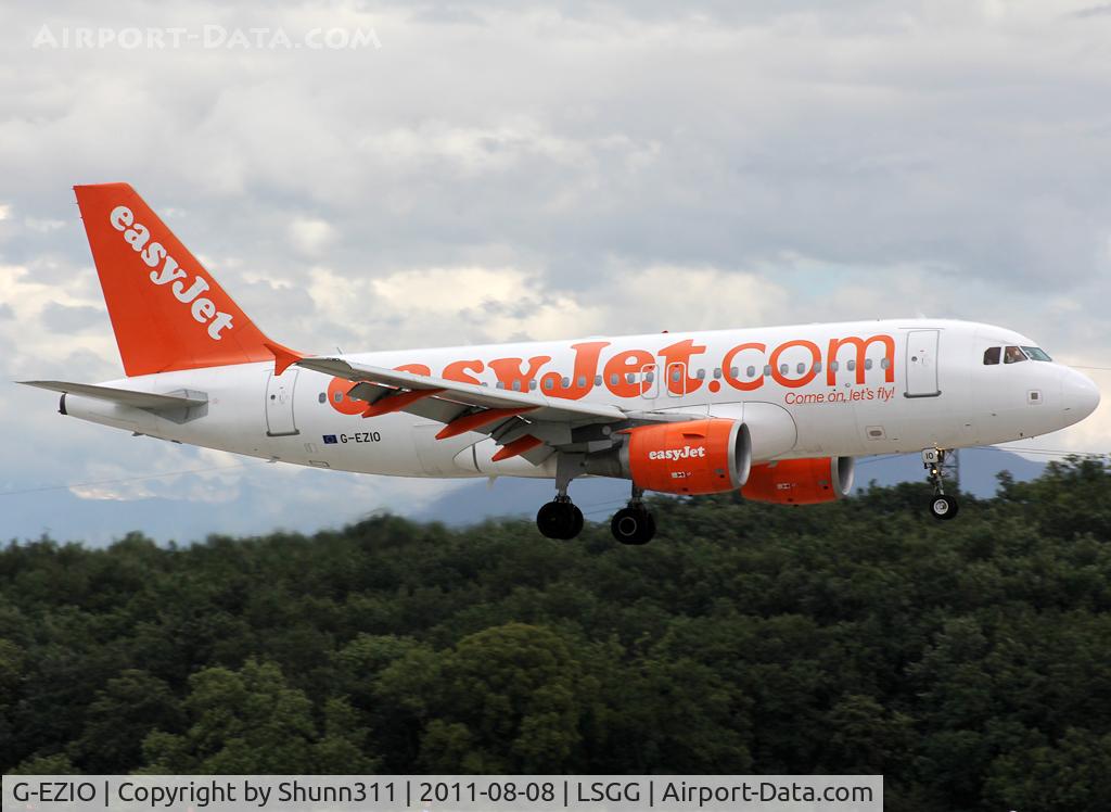 G-EZIO, 2005 Airbus A319-111 C/N 2512, Landing rwy 23