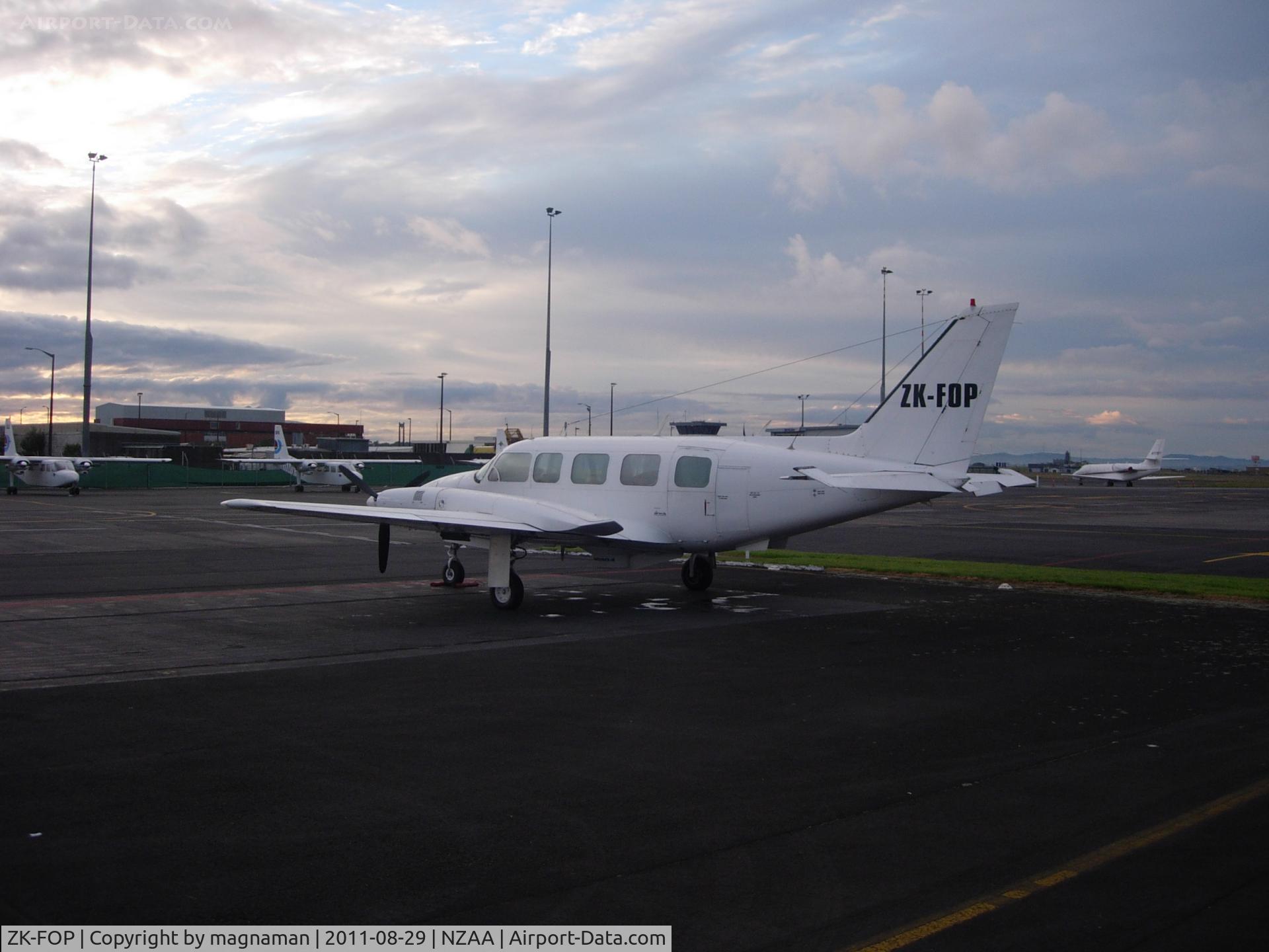 ZK-FOP, Piper PA-31-350 Chieftain C/N 31-7405227, On airwork ramp at auckland.