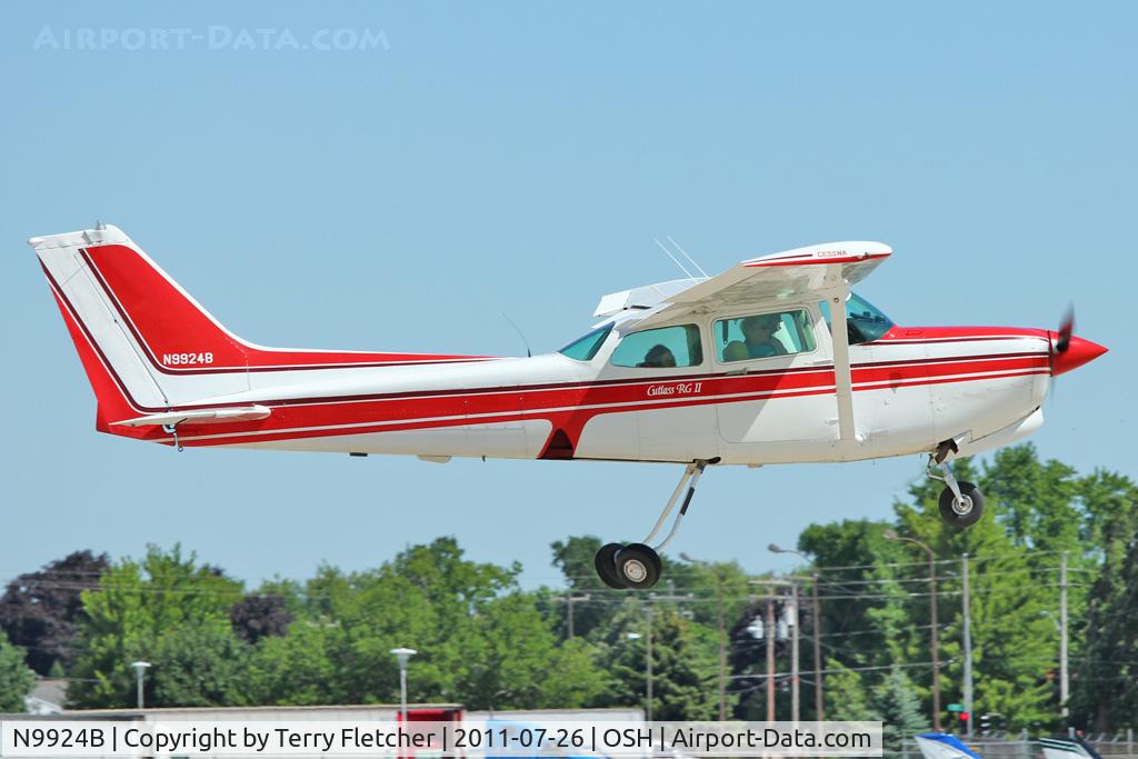 N9924B, 1982 Cessna 172RG Cutlass RG C/N 172RG1082, 1982 Cessna 172RG, c/n: 172RG1082
at 2011 Oshkosh