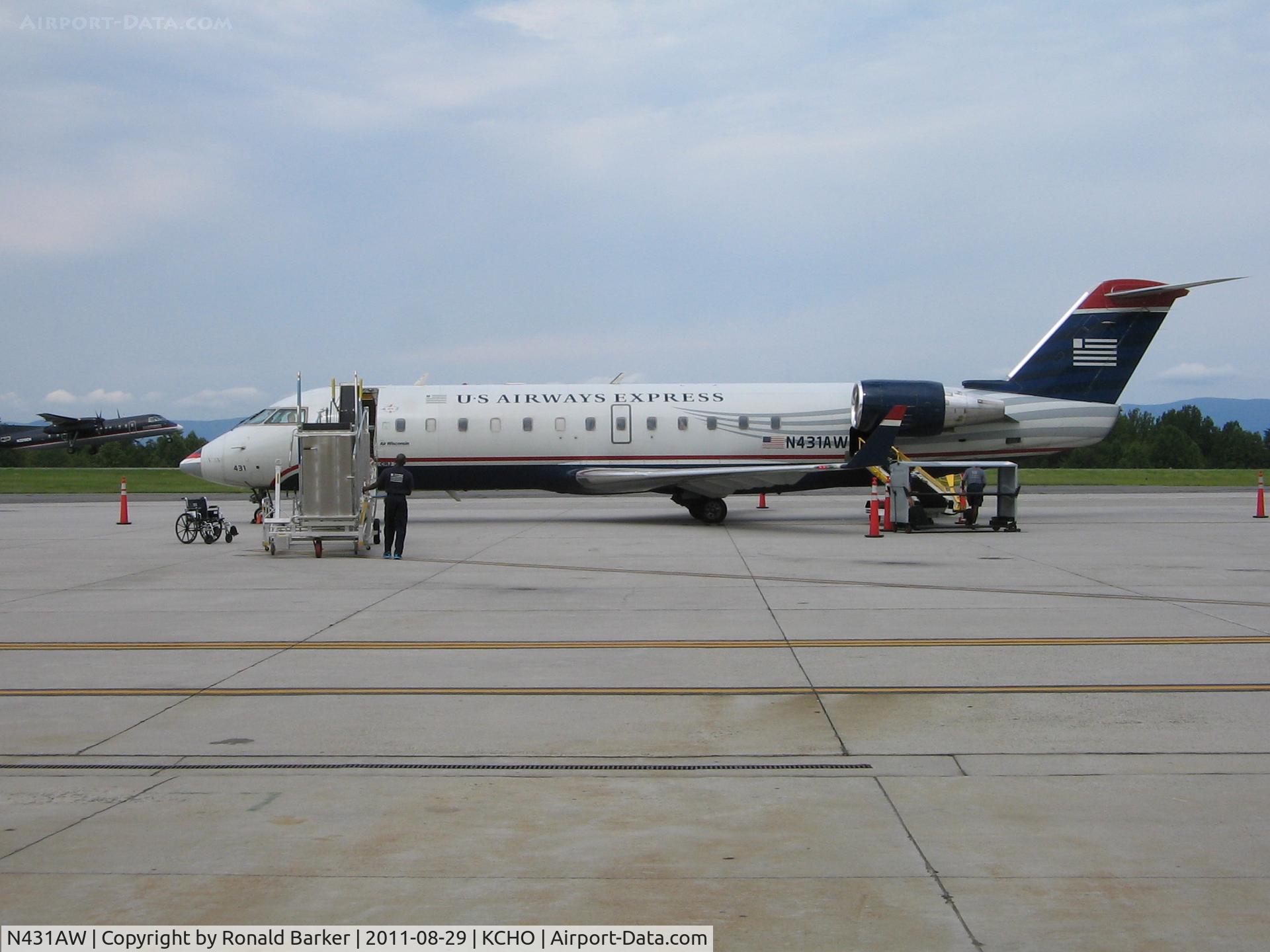 N431AW, 1998 Bombardier CRJ-200ER (CL-600-2B19) C/N 7256, CHO,VA