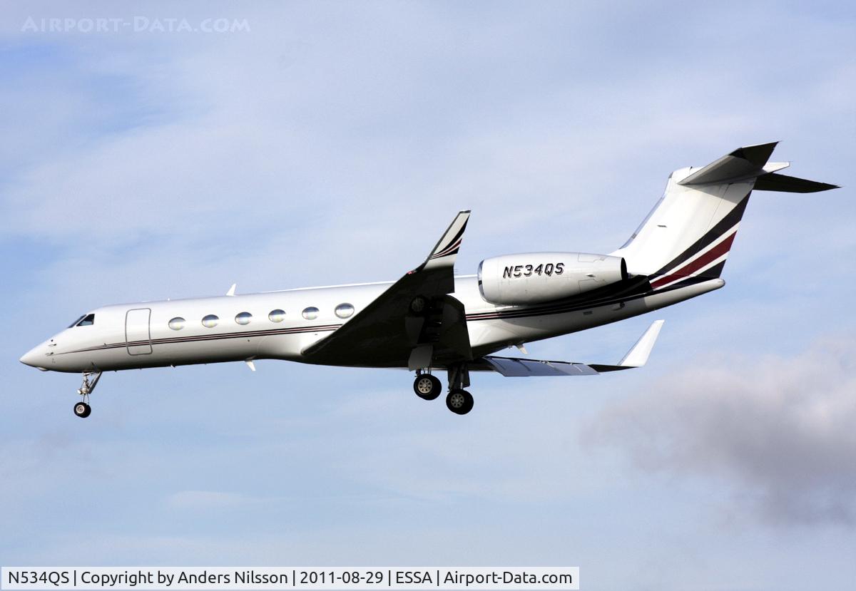N534QS, 2006 Gulfstream Aerospace GV-SP (G550) C/N 5103, Final approach for 19L.