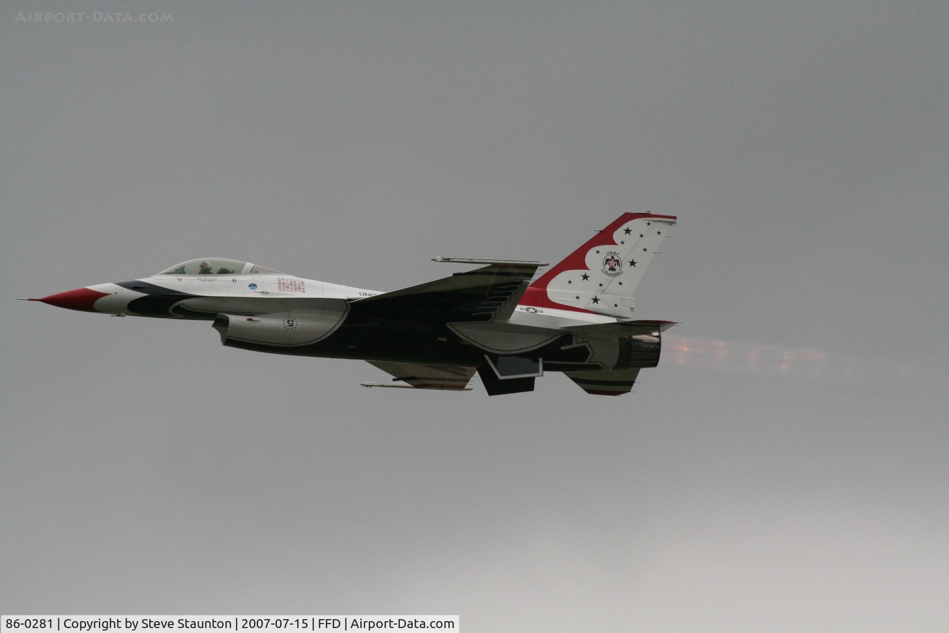 86-0281, 1986 General Dynamics F-16C Fighting Falcon C/N 5C-387, Thunderbirds display at Royal International Air Tattoo 2007