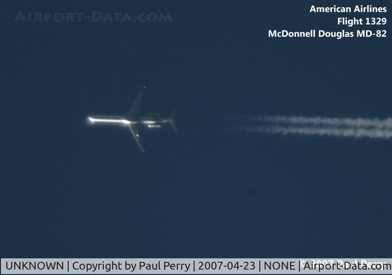 UNKNOWN, Contrails Various C/N Unknown, Shiny American bird catching the sun