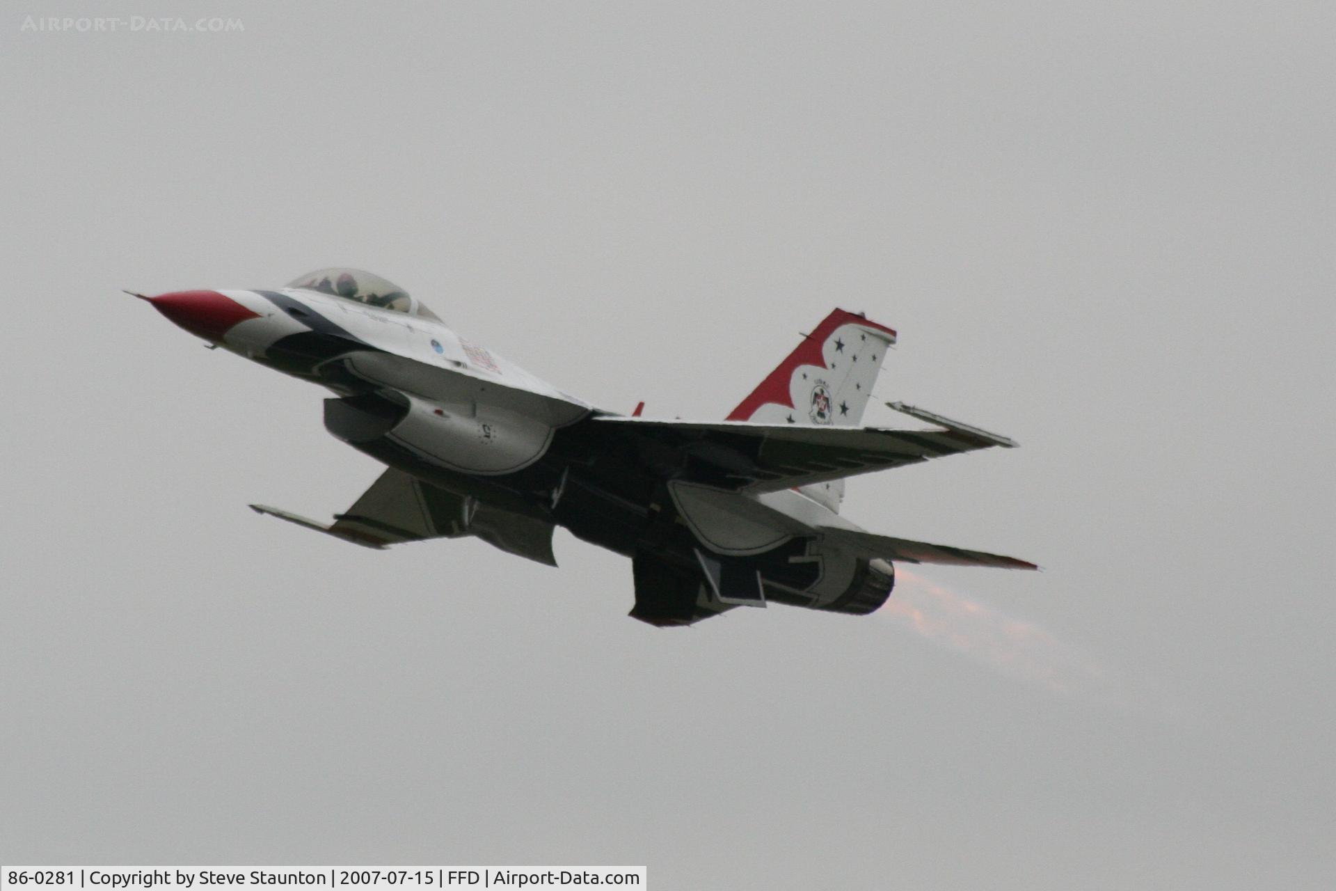 86-0281, 1986 General Dynamics F-16C Fighting Falcon C/N 5C-387, Thunderbirds display at Royal International Air Tattoo 2007