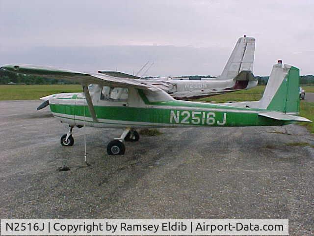 N2516J, 1964 Cessna 150E C/N 15061016, At Houston. Taken in 2002. Current Status Unknown. Sold it long ago and now it is registered to me? Email me if you know what happened to it/where it is.