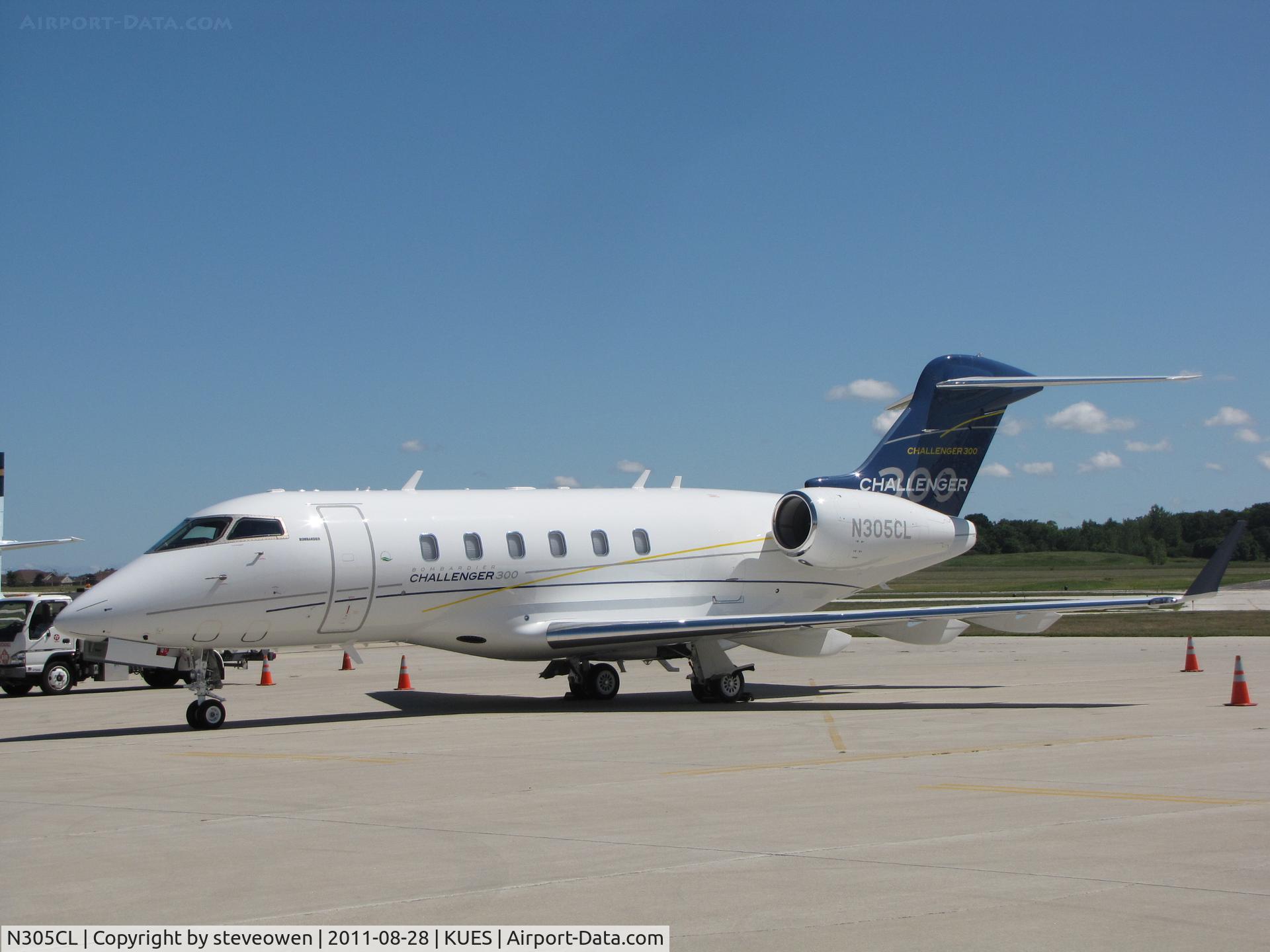 N305CL, Bombardier Challenger 300 (BD-100-1A10) C/N 20305, Waukeha Ramp during the airshow