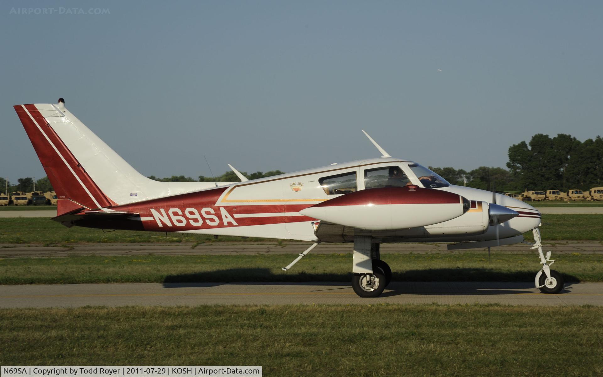 N69SA, 1960 Cessna 310D C/N 39160, AIRVENTURE 2011