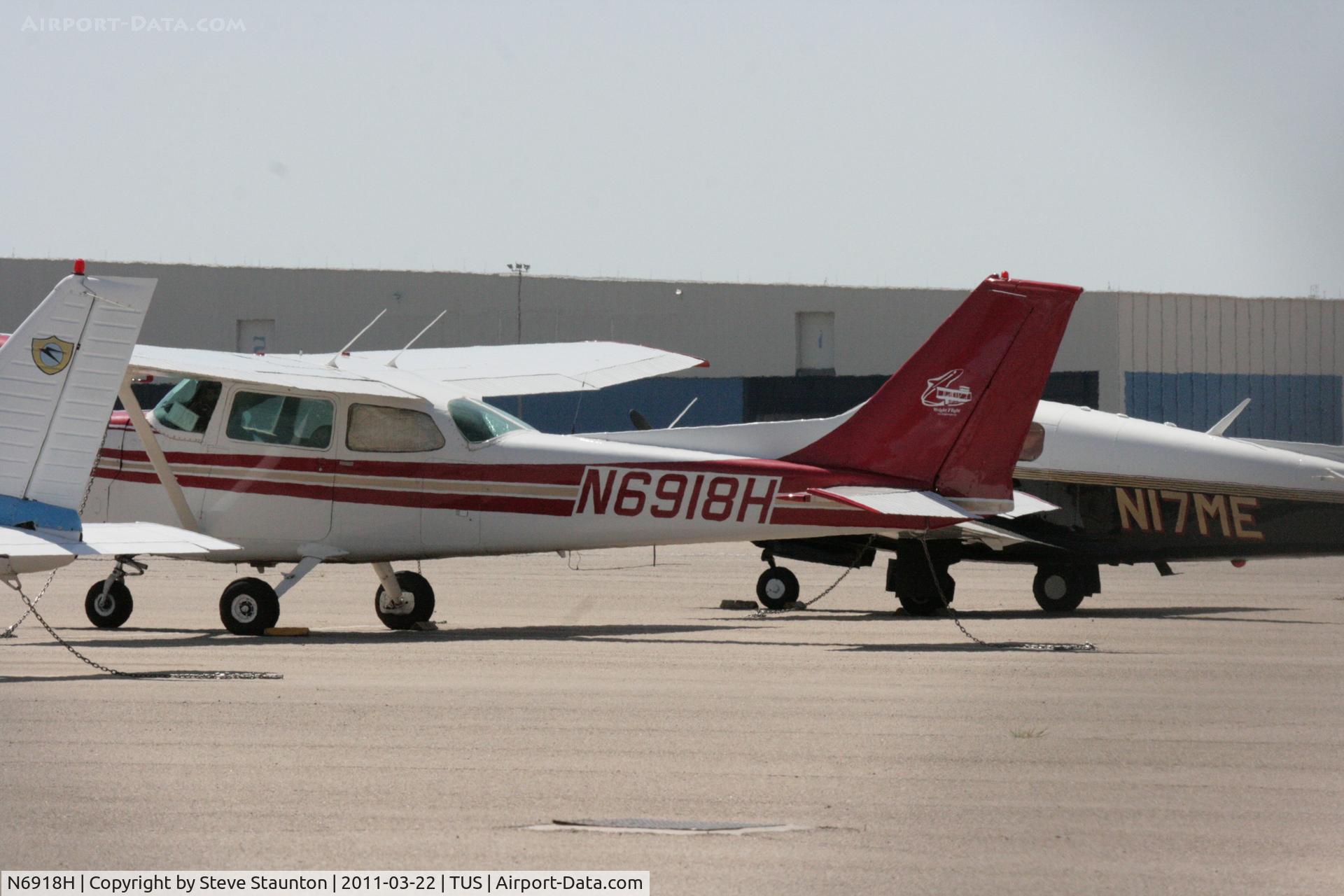 N6918H, 1975 Cessna 172M C/N 17265642, Taken at Tucson International Airport, in March 2011 whilst on an Aeroprint Aviation tour