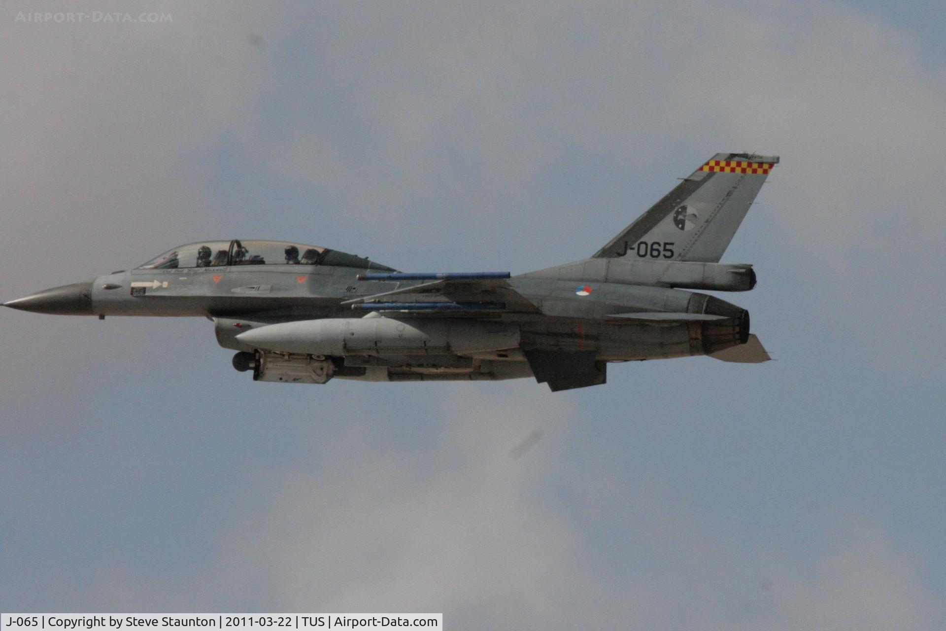 J-065, 1986 General Dynamics F-16BM Fighting Falcon C/N 6E-34, Taken at Tucson International Airport, in March 2011 whilst on an Aeroprint Aviation tour