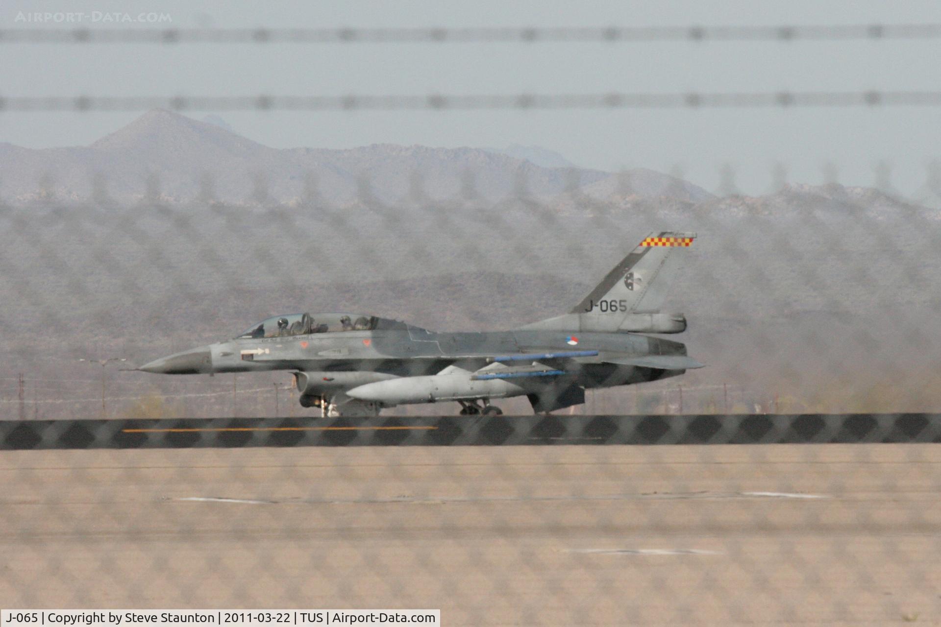 J-065, 1986 General Dynamics F-16BM Fighting Falcon C/N 6E-34, Taken at Tucson International Airport, in March 2011 whilst on an Aeroprint Aviation tour