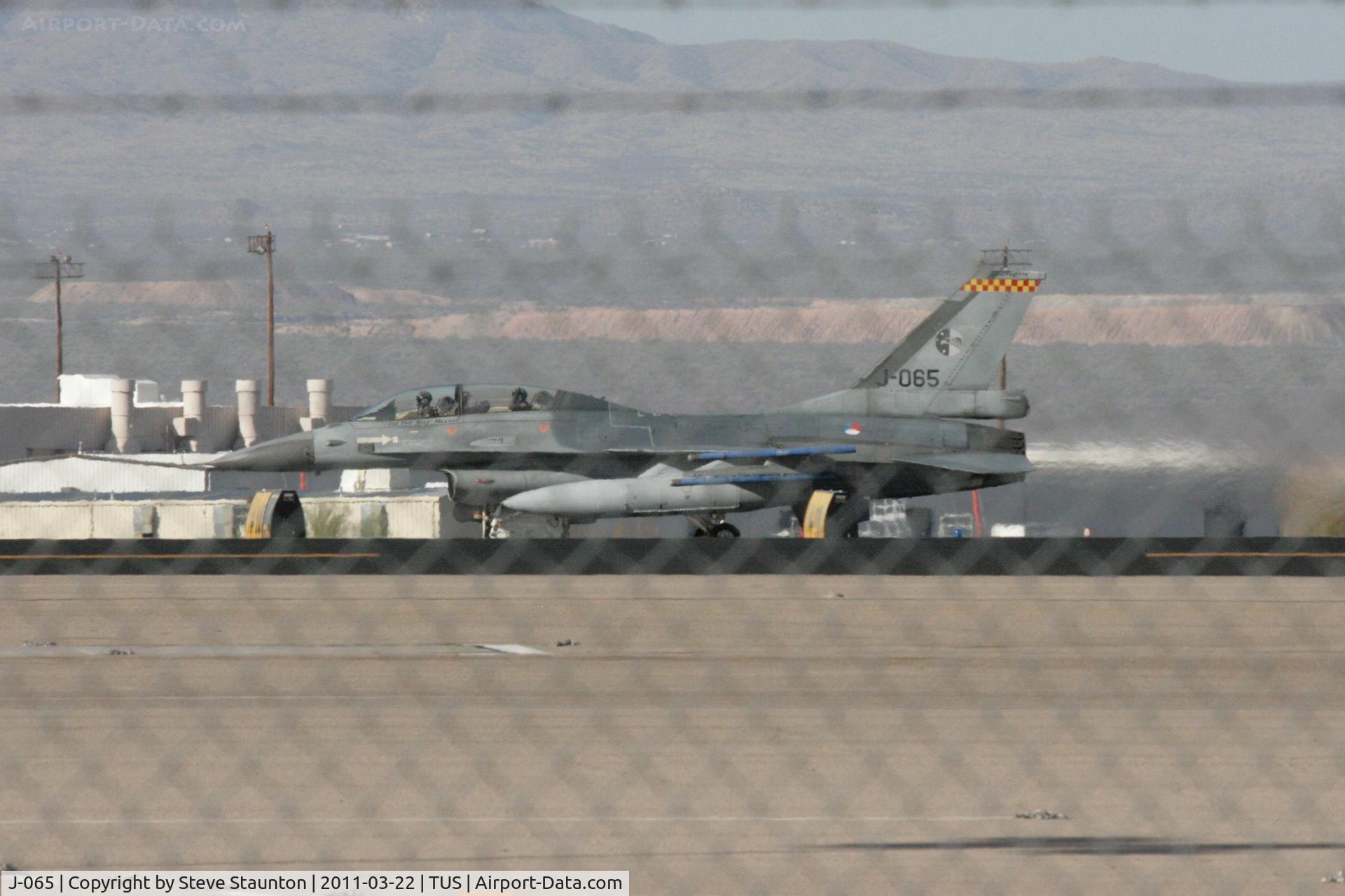J-065, 1986 General Dynamics F-16BM Fighting Falcon C/N 6E-34, Taken at Tucson International Airport, in March 2011 whilst on an Aeroprint Aviation tour