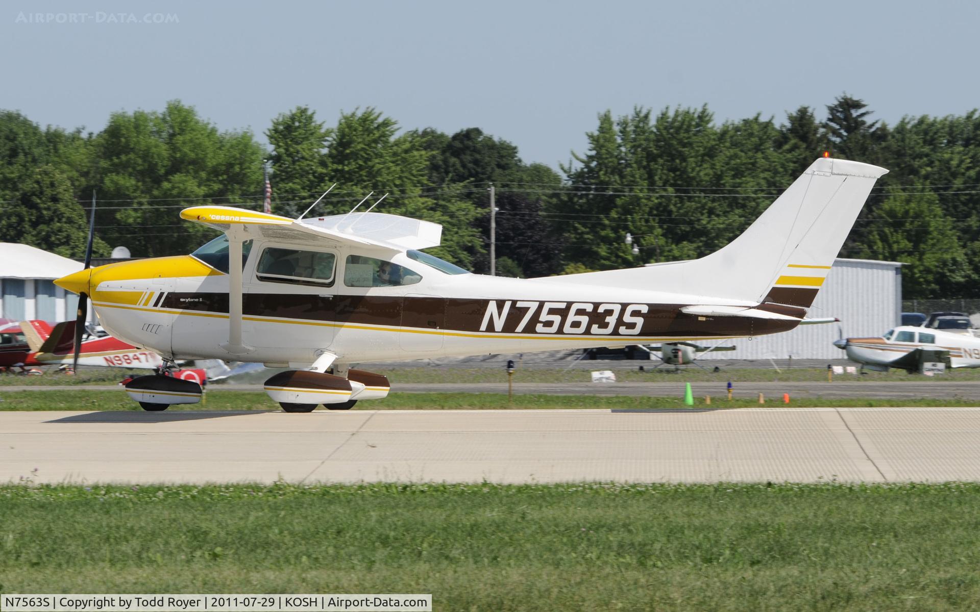 N7563S, 1976 Cessna 182Q Skylane C/N 18265212, AIRVENTURE 2011