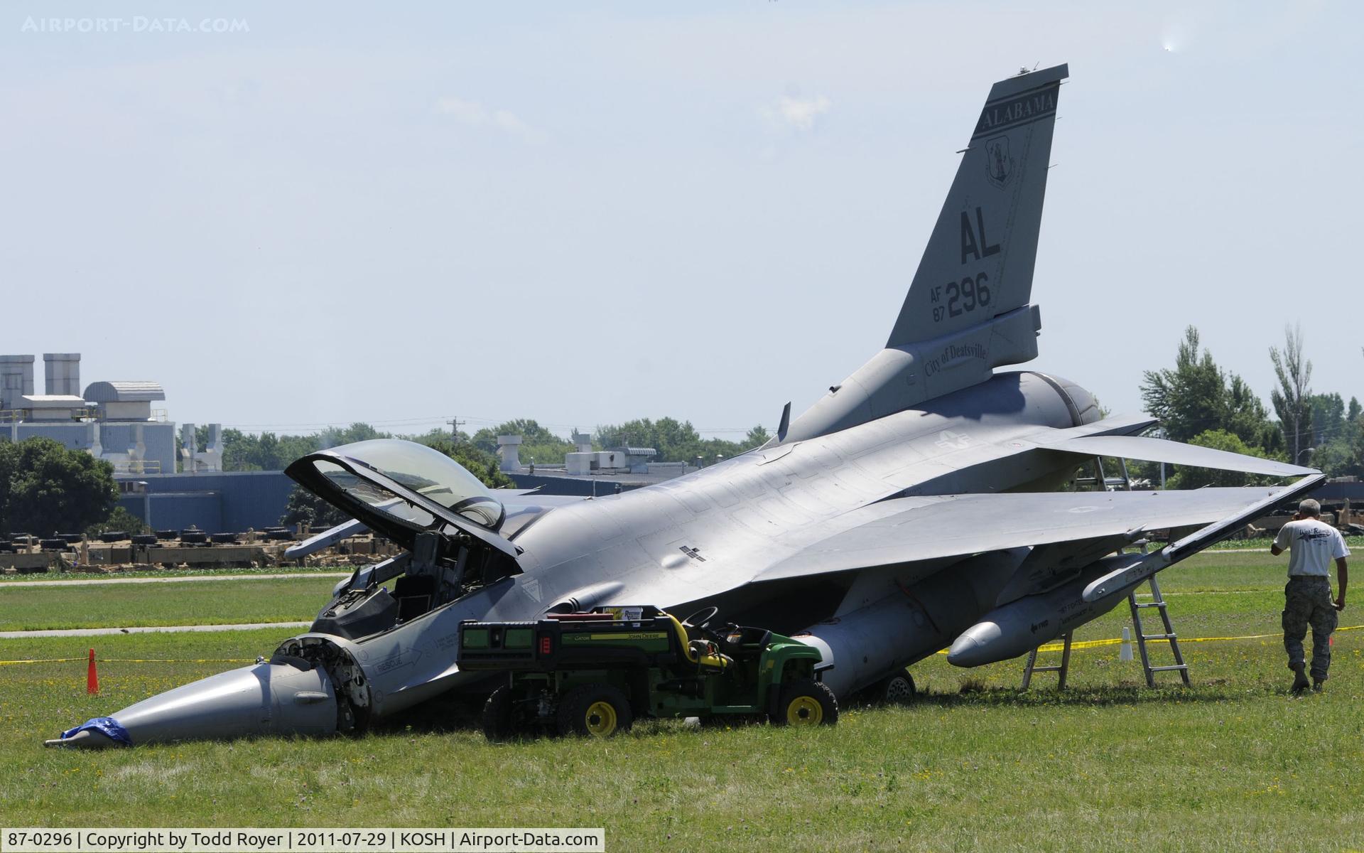 87-0296, General Dynamics F-16C C/N 5C-557, Ran off the end of runway at Airventure 2011