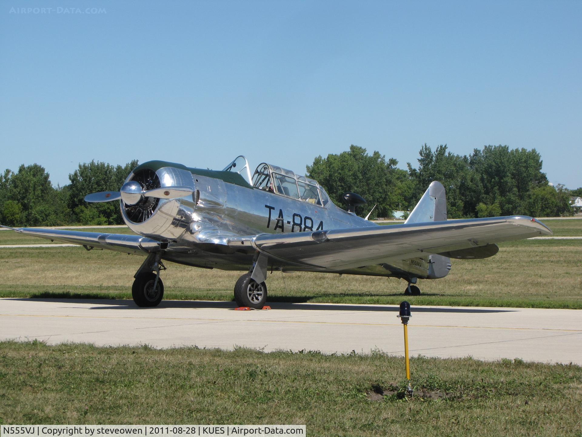 N555VJ, 1950 North American T-6G Texan C/N 168-50, Wings over Waukesha 2011