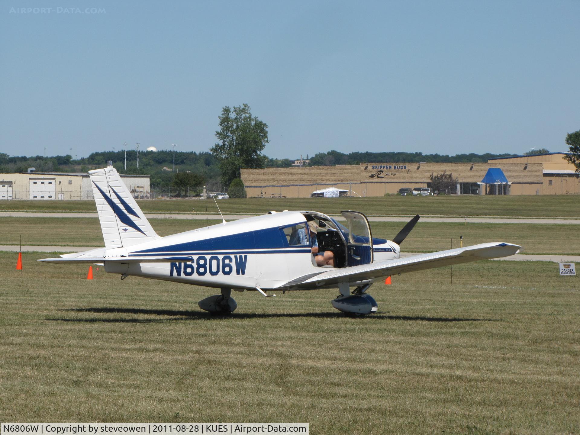 N6806W, 1965 Piper PA-28-140 Cherokee C/N 28-20941, Wings over Waukesha 2011
