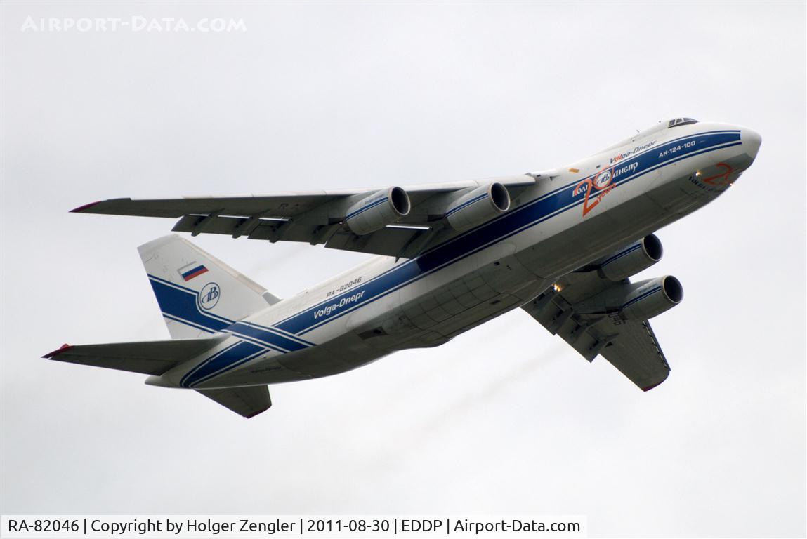 RA-82046, 1992 Antonov An-124-100 Ruslan C/N 9773052255117, Seconds after take-off on rwy 26L.