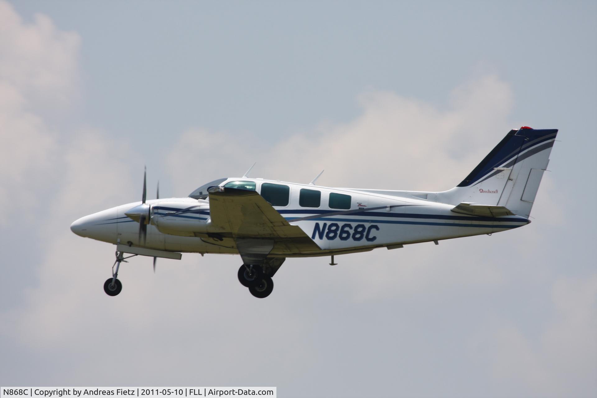 N868C, 1975 Beech 58 Baron C/N TH-599, Landing at FLL.