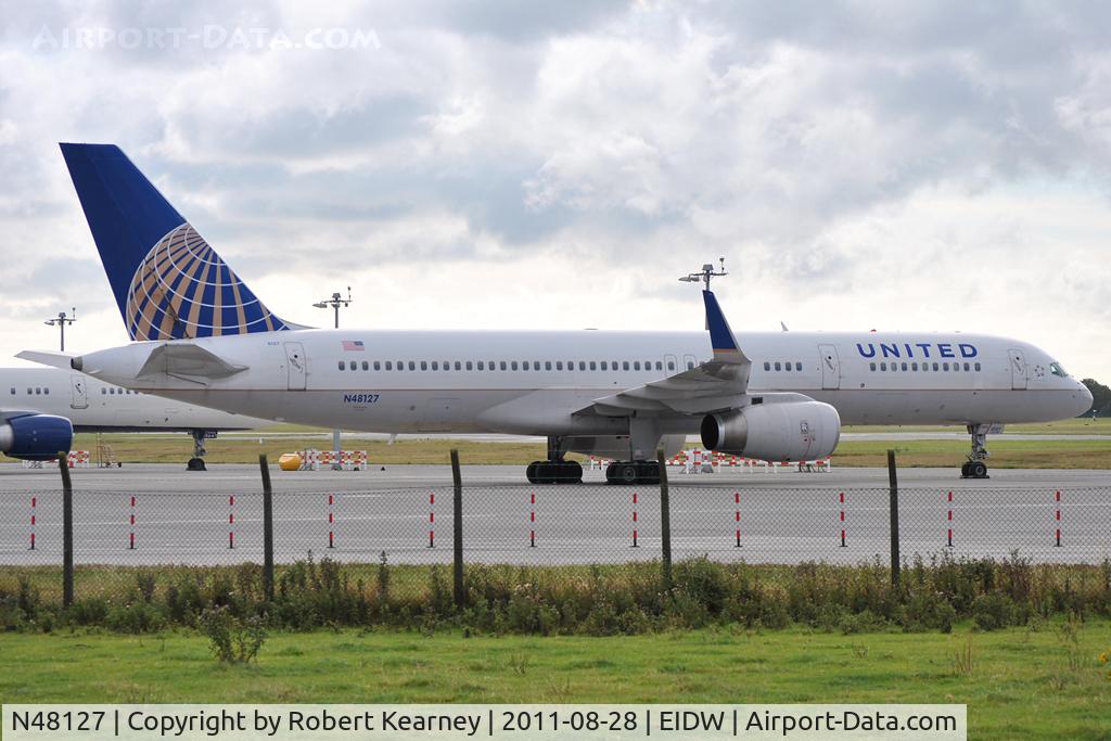 N48127, 1998 Boeing 757-224 C/N 28968, Parked due to storm in New York