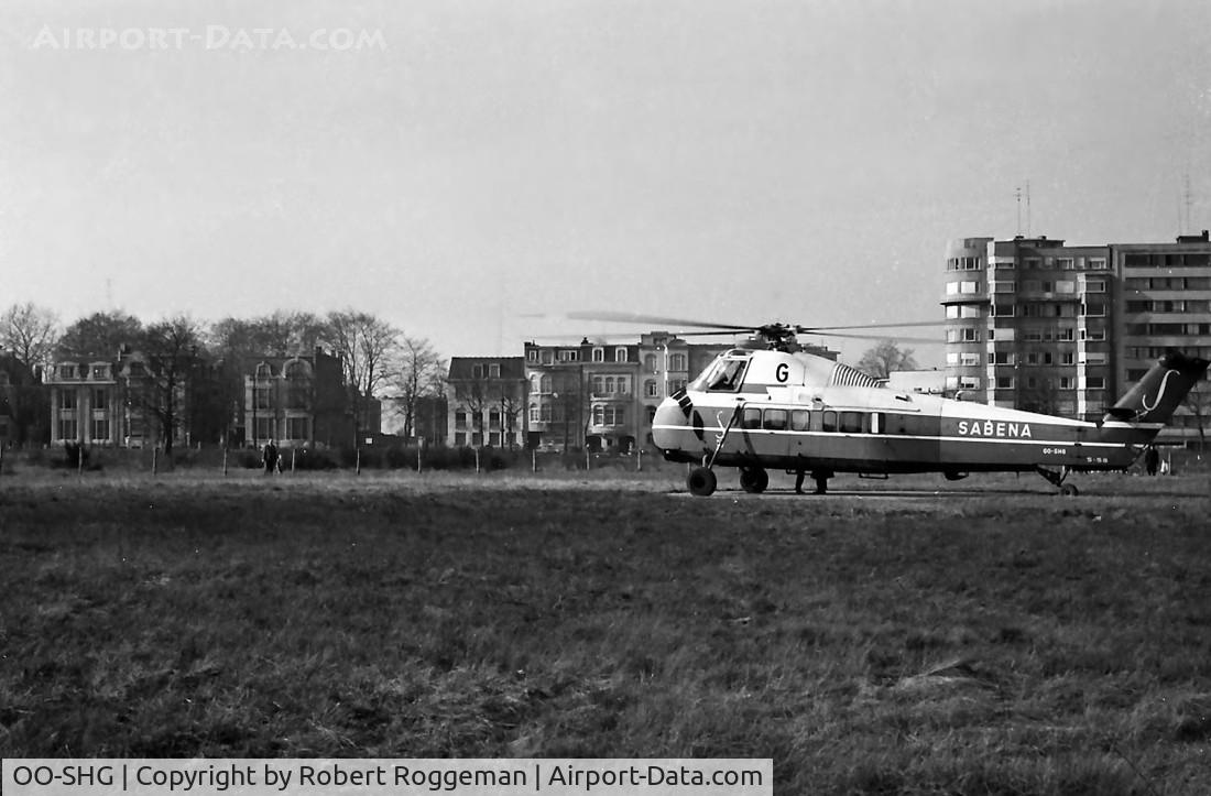 OO-SHG, 1956 Sikorsky S-58C C/N 58-324, Daily mailflight Rotterdam-Antwerp-Brussels.Landing in Wilrijk Antwerp.1950's.