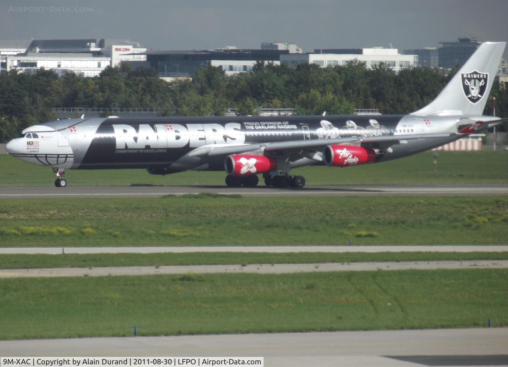 9M-XAC, 1998 Airbus A340-313X C/N 278, Take it or Leave 2. Raiders' most famous winged embassador comes up with two different sides, girls on right, and players on left. Air Asia X currently serves ORY four times weekly. Alpha-Charlie shows up on TUE and FRI. 