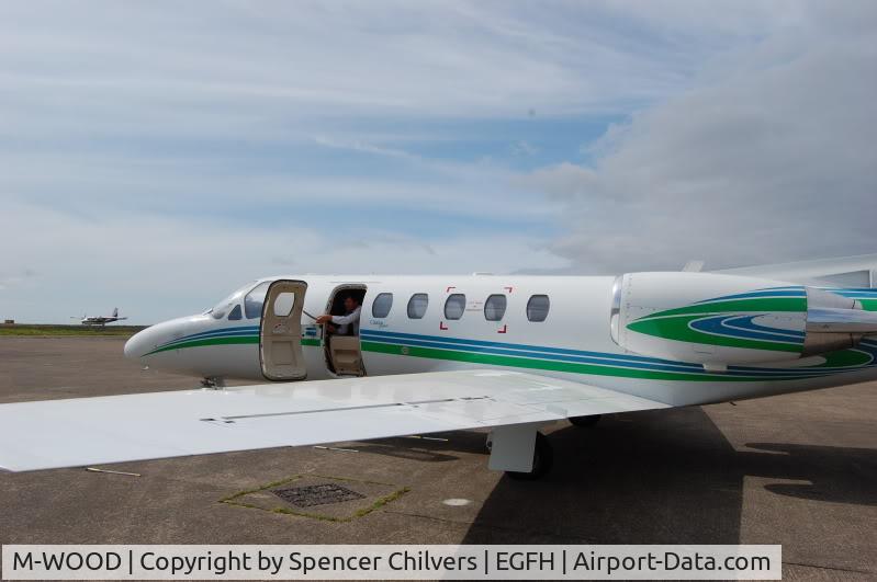M-WOOD, 2002 Cessna 550 Citation Bravo C/N 550-1042, M-WOOD Wing View
