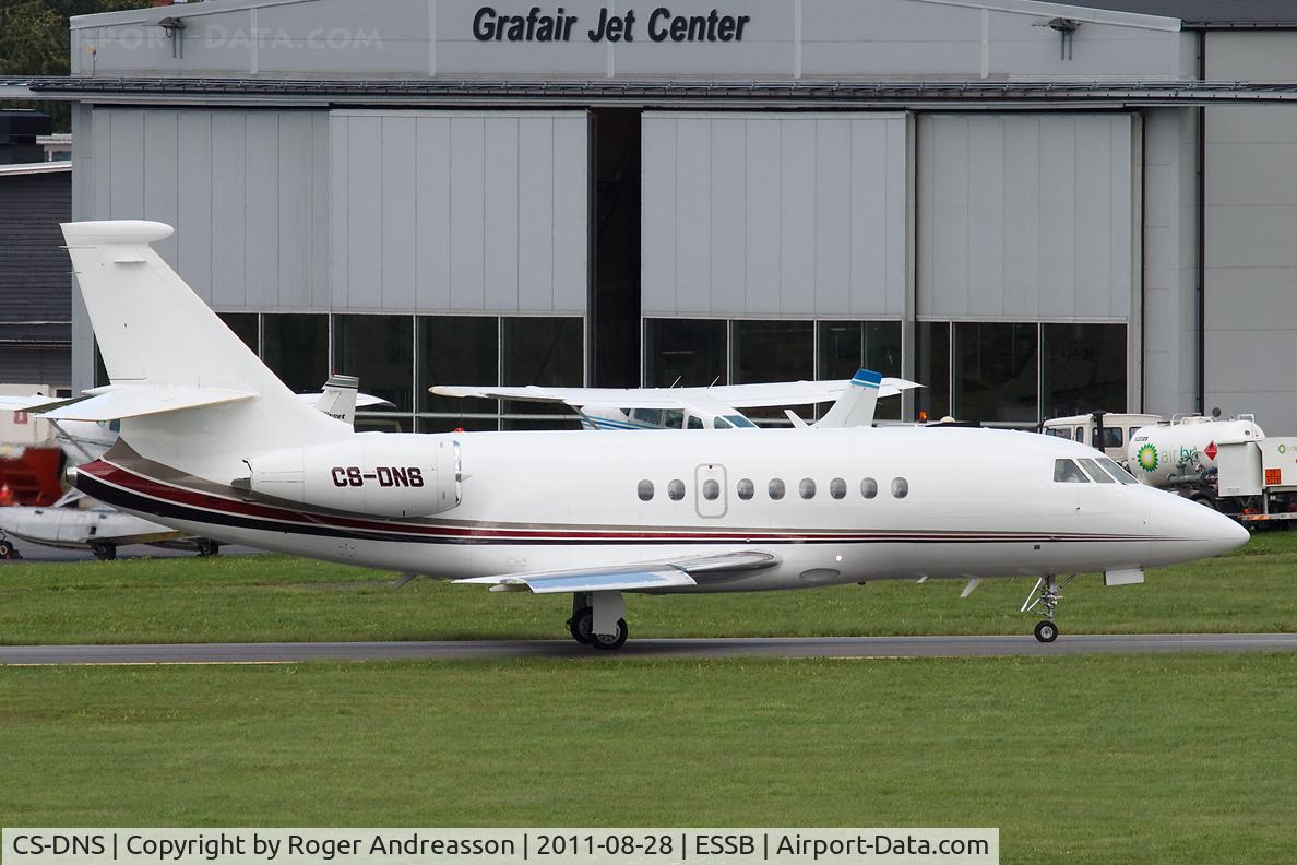 CS-DNS, 2001 Dassault Falcon 2000 C/N 139, Taxiing to rwy 30