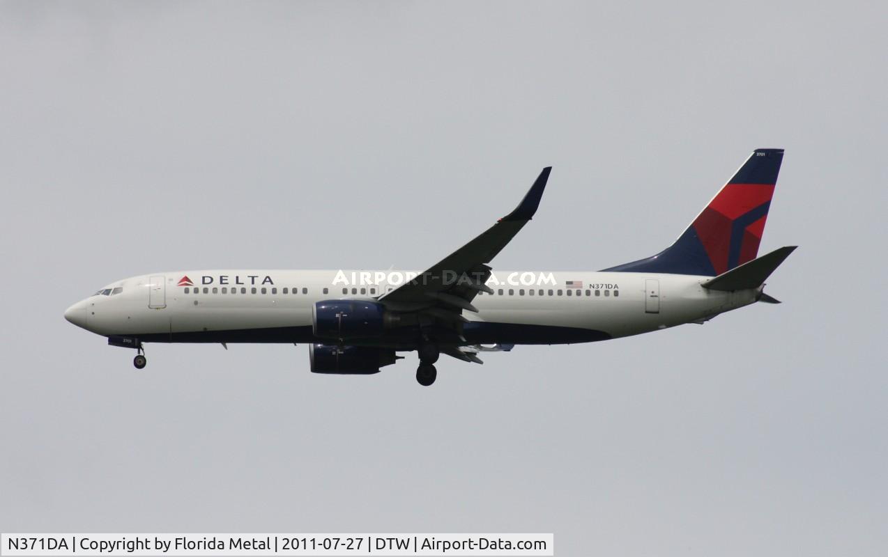 N371DA, 1998 Boeing 737-832 C/N 29619, Delta 737-800