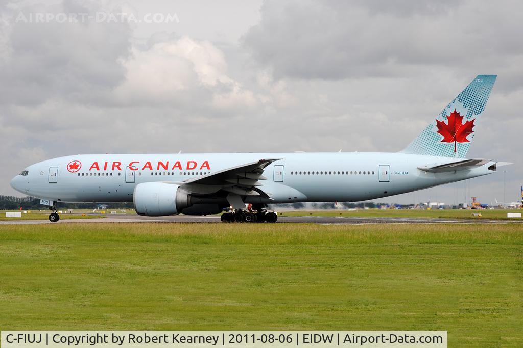 C-FIUJ, 2007 Boeing 777-233/LR C/N 35244, Rolling on r/w 28