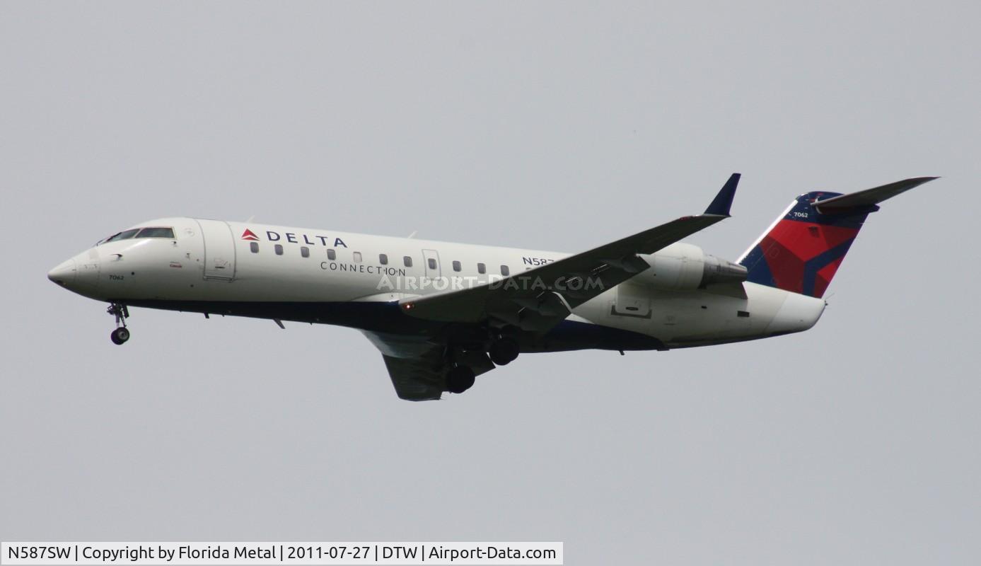 N587SW, 1995 Canadair CRJ-100ER (CL-600-2B19) C/N 7062, Skywest CRJ-100