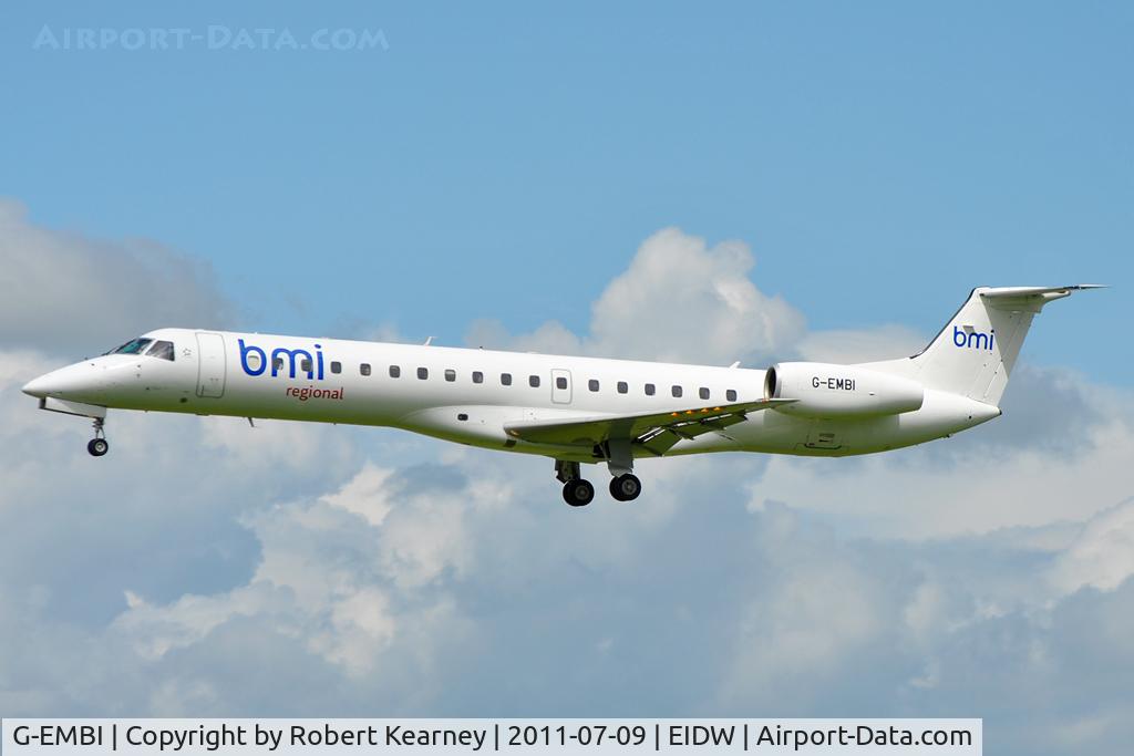 G-EMBI, 1999 Embraer EMB-145EU (ERJ-145EU) C/N 145126, On short finals for r/w 28