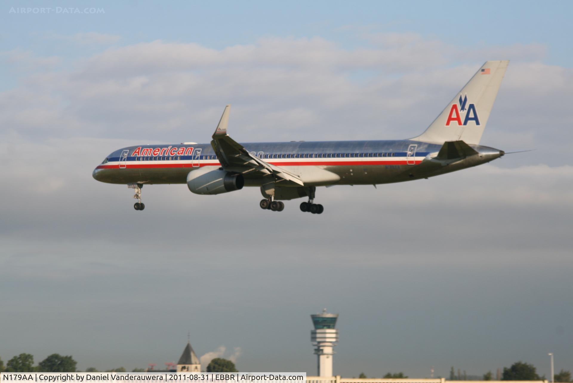 N179AA, 2002 Boeing 757-223 C/N 32397, Flight AA172 is descending to RWY 25L