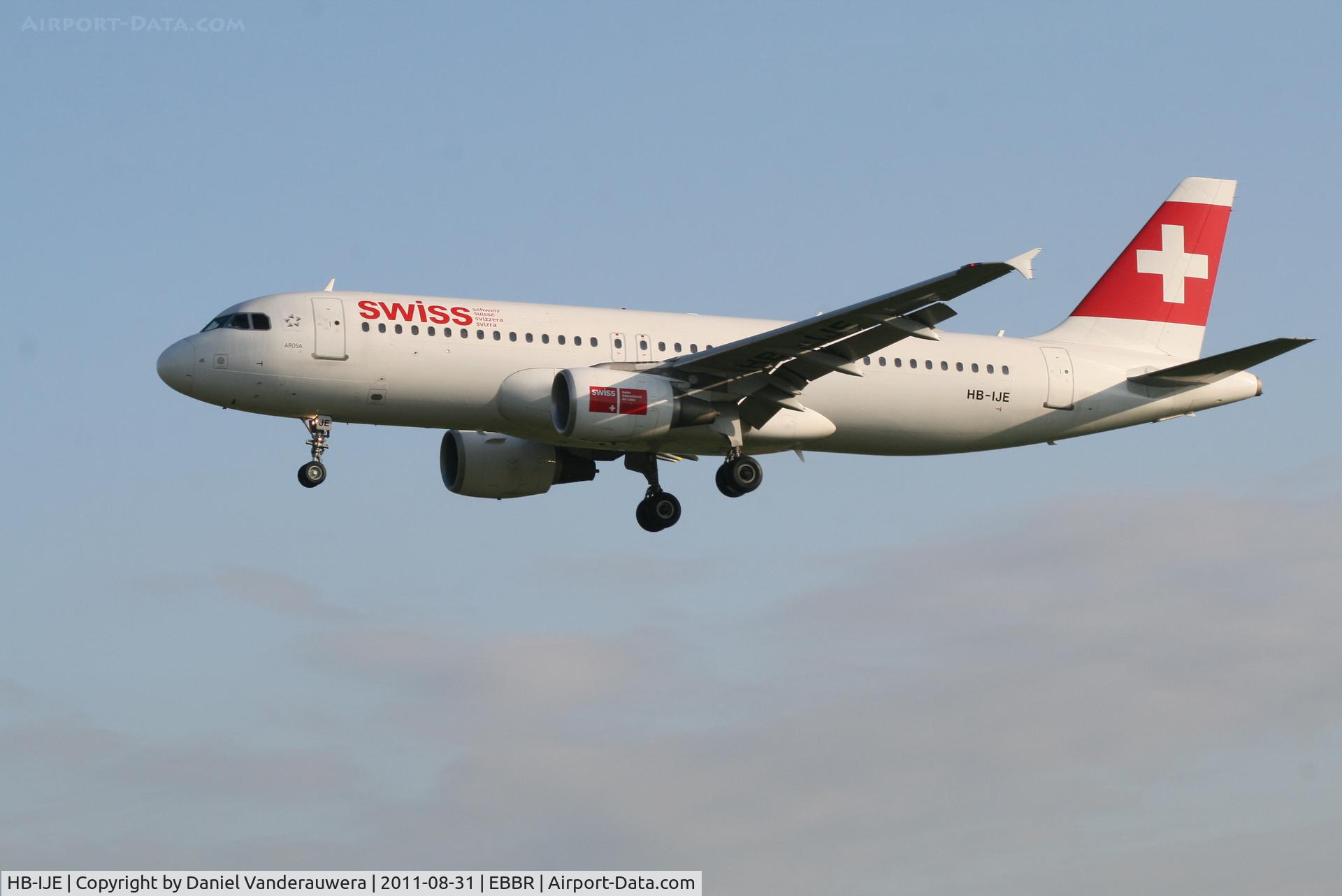 HB-IJE, 1995 Airbus A320-214 C/N 559, Arrival of flight LX786 to RWY 25L