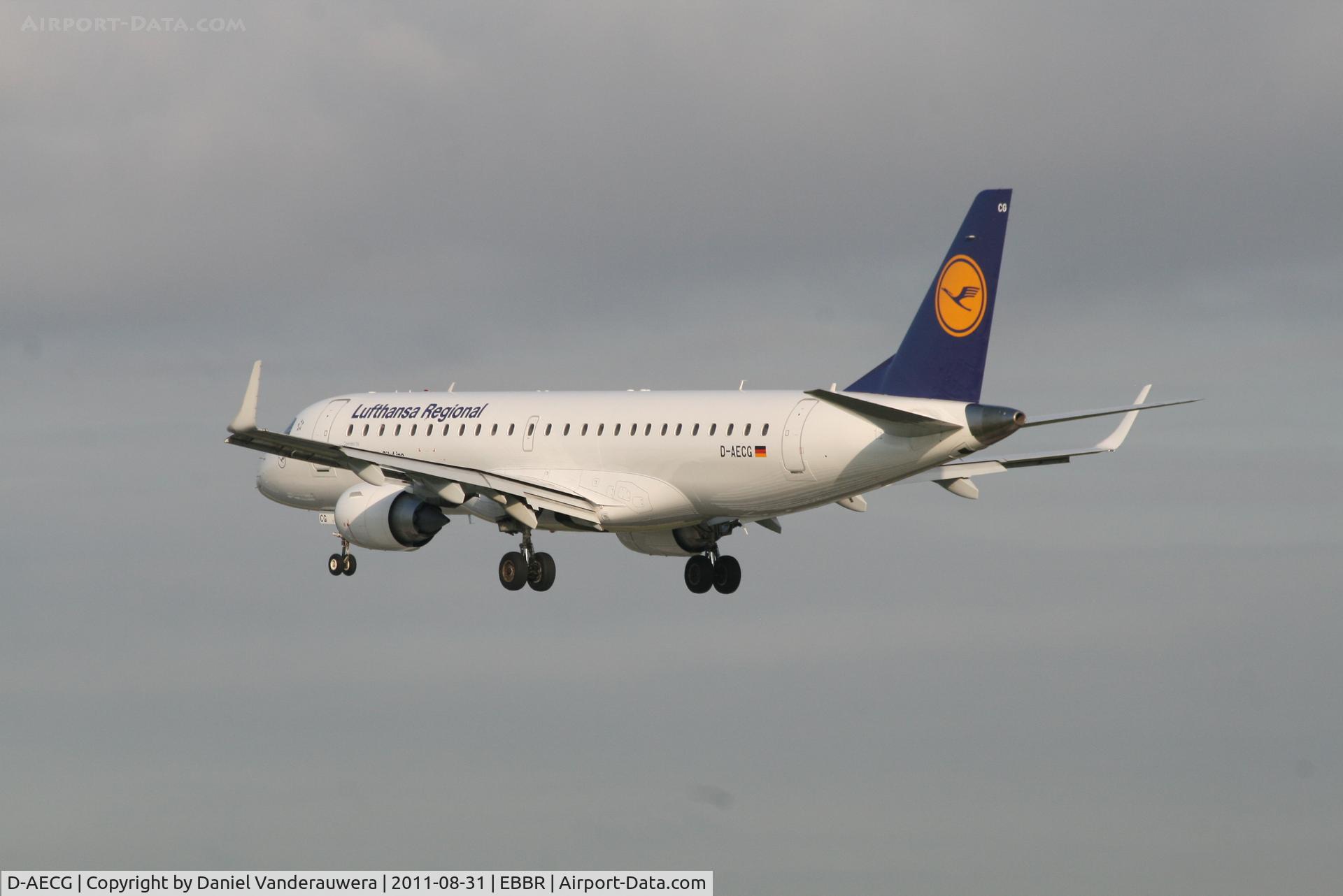 D-AECG, 2010 Embraer 190LR (ERJ-190-100LR) C/N 19000368, Flight LH1006 is descending to RWY 25L