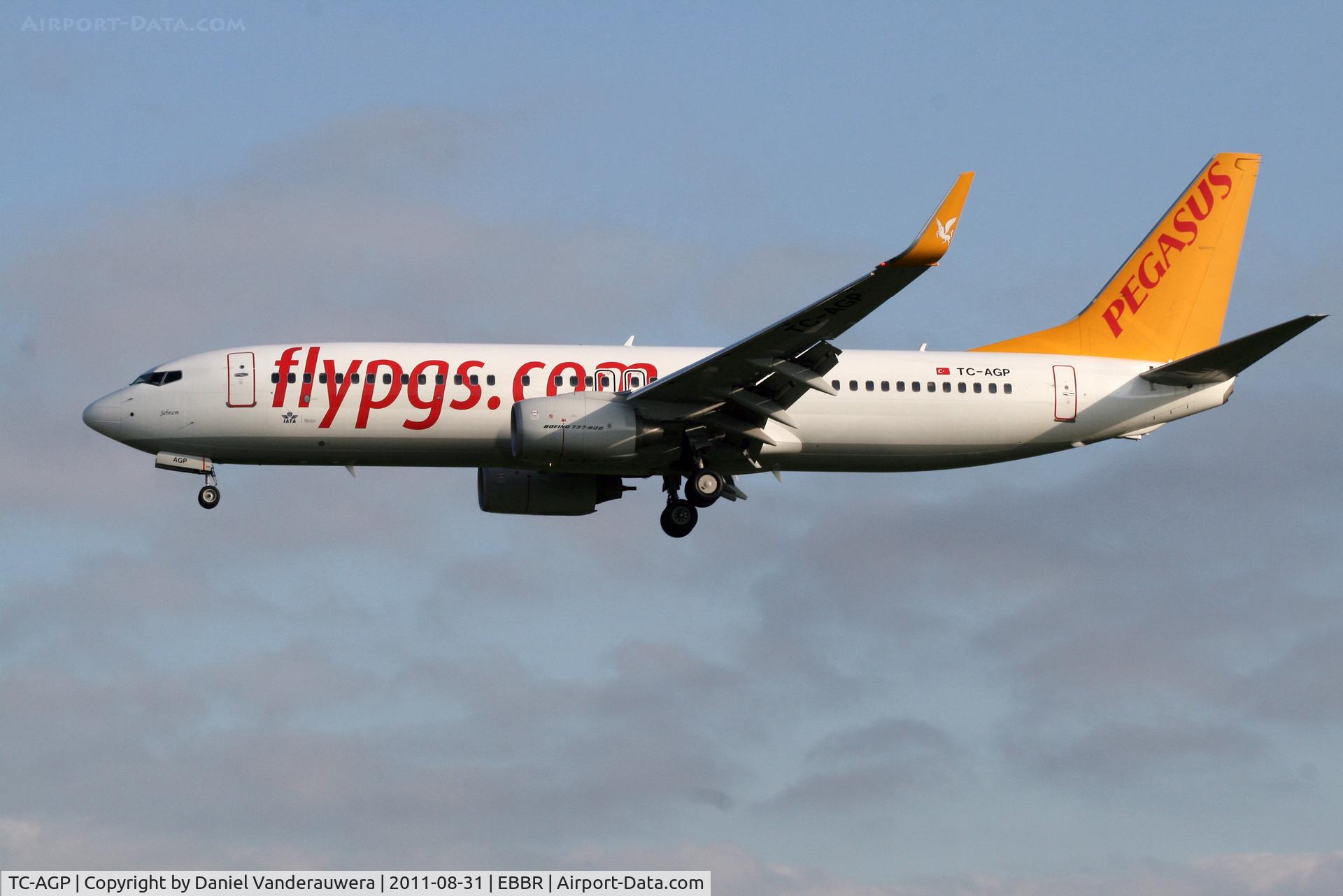 TC-AGP, 2011 Boeing 737-82R C/N 40728, Arrival of flight PC3317 to RWY 25L
