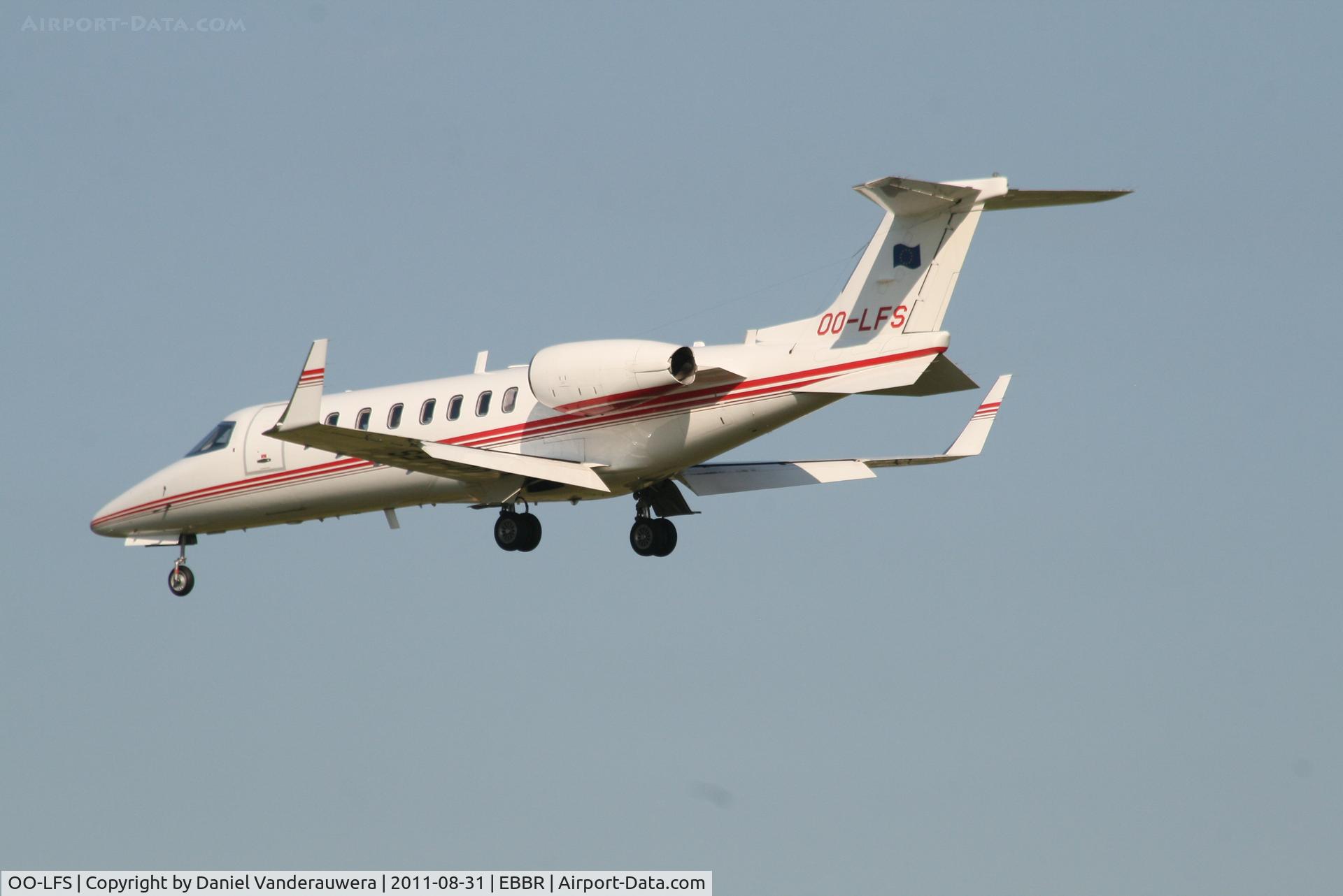 OO-LFS, 1998 Learjet 45 C/N 45-018, Descending to RWY 25L