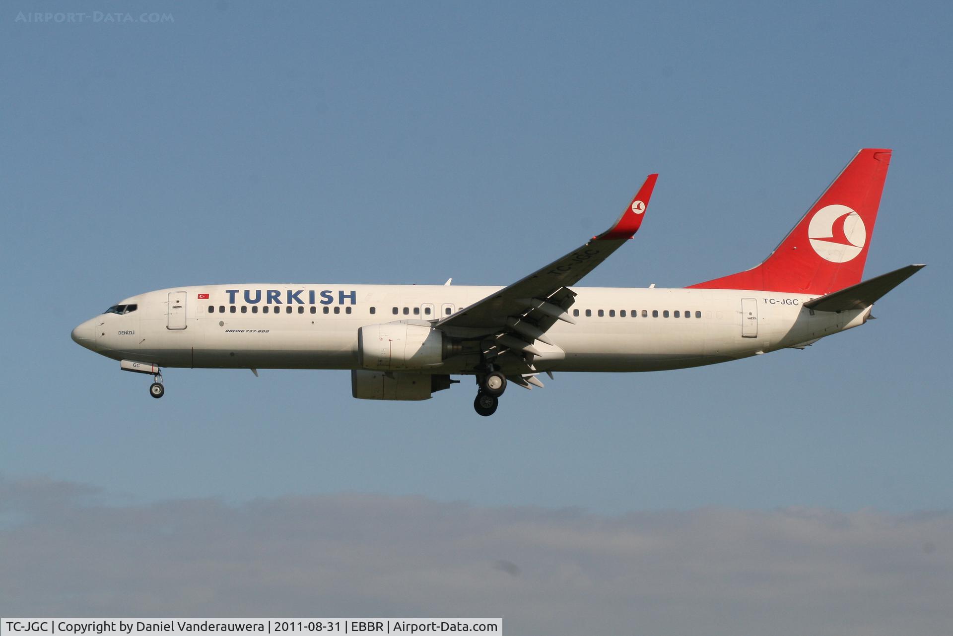 TC-JGC, 2001 Boeing 737-8F2 C/N 29787, Arrival of flight TK1937 to RWY 25L